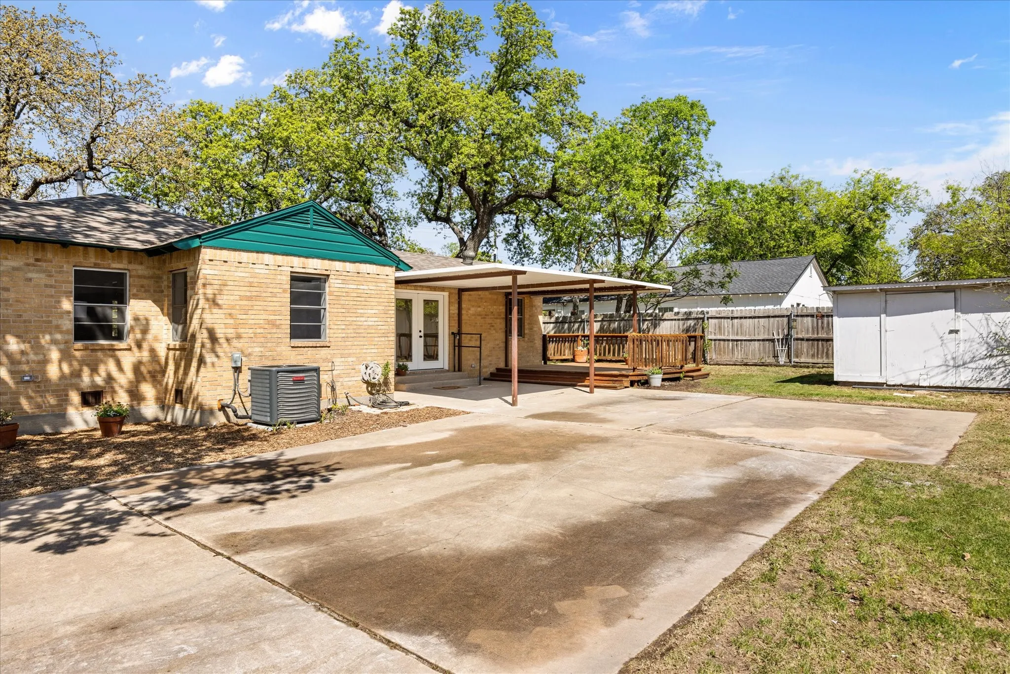 Single Family Residence For Rent in Parker County , 201 E 3rd Street, Weatherford, Texas 76086, 3 Bedrooms, 2 Bathrooms, Garage spaces, 1,233 Sqft, built in 0, Price $2,200, mls#21342697, Real Estate Agent in Weatherford, Homes For Rent in Parker county, Homes For Rent in Weatherford, Realtor in Weatherford Texas, Real Estate Brokerage Independent Realty Texas, Luminita Cordes Realtor