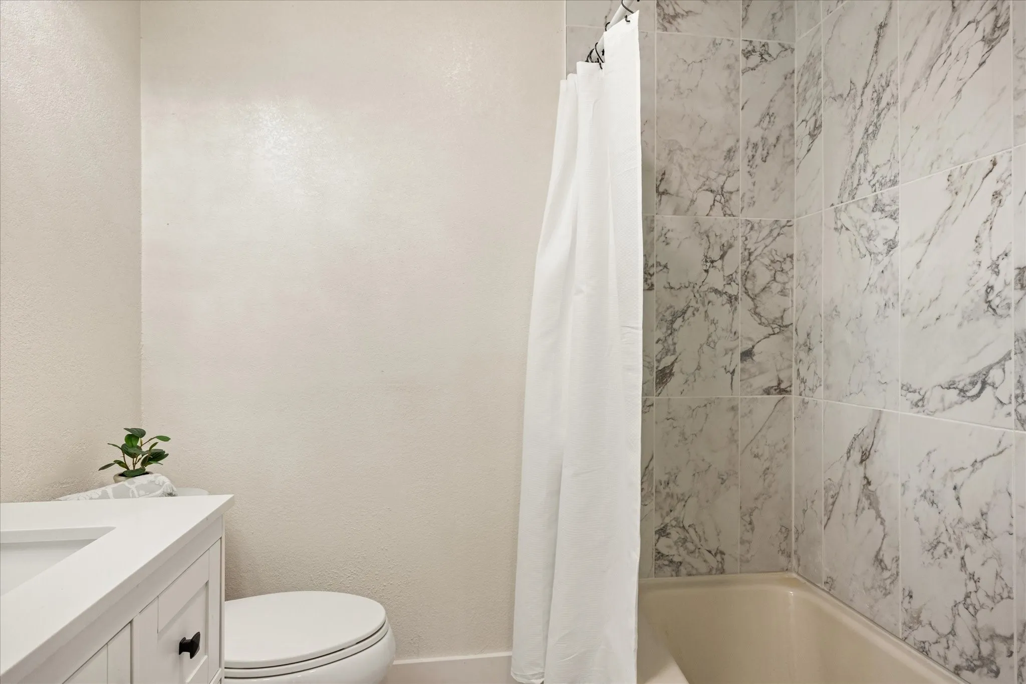 Single Family Residence For Rent in Parker County , 201 E 3rd Street, Weatherford, Texas 76086, 3 Bedrooms, 2 Bathrooms, Garage spaces, 1,233 Sqft, built in 0, Price $2,200, mls#21342697, Real Estate Agent in Weatherford, Homes For Rent in Parker county, Homes For Rent in Weatherford, Realtor in Weatherford Texas, Real Estate Brokerage Independent Realty Texas, Luminita Cordes Realtor