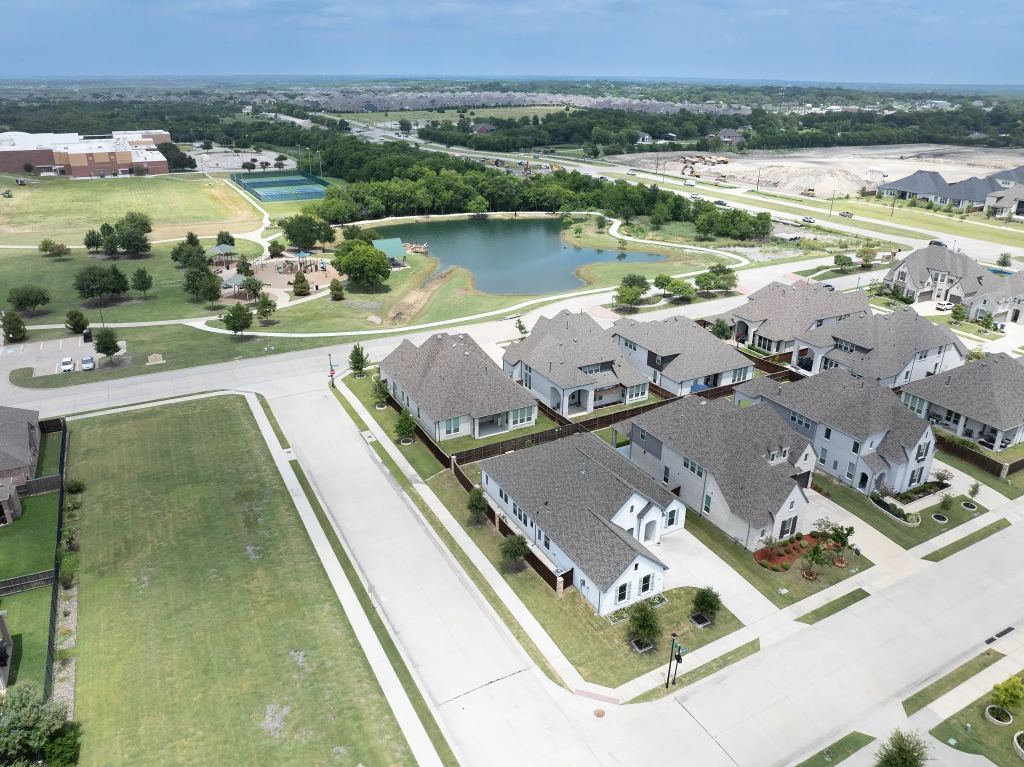 Single Family Residence For Sale in Rockwall County , 528 Bridle Ranch Drive, Rockwall, Texas 75087, 4 Bedroom, 3 Bathroom, 2 Garage spaces, 2,622 Sqft, built in 2022, mls#21342351, Real Estate Agent in Rockwall, Homes For Sale in Rockwall county, Homes For Sale in Rockwall, Realtor in Rockwall Texas, Real Estate Brokerage Independent Realty Texas, Luminita Cordes Realtor
