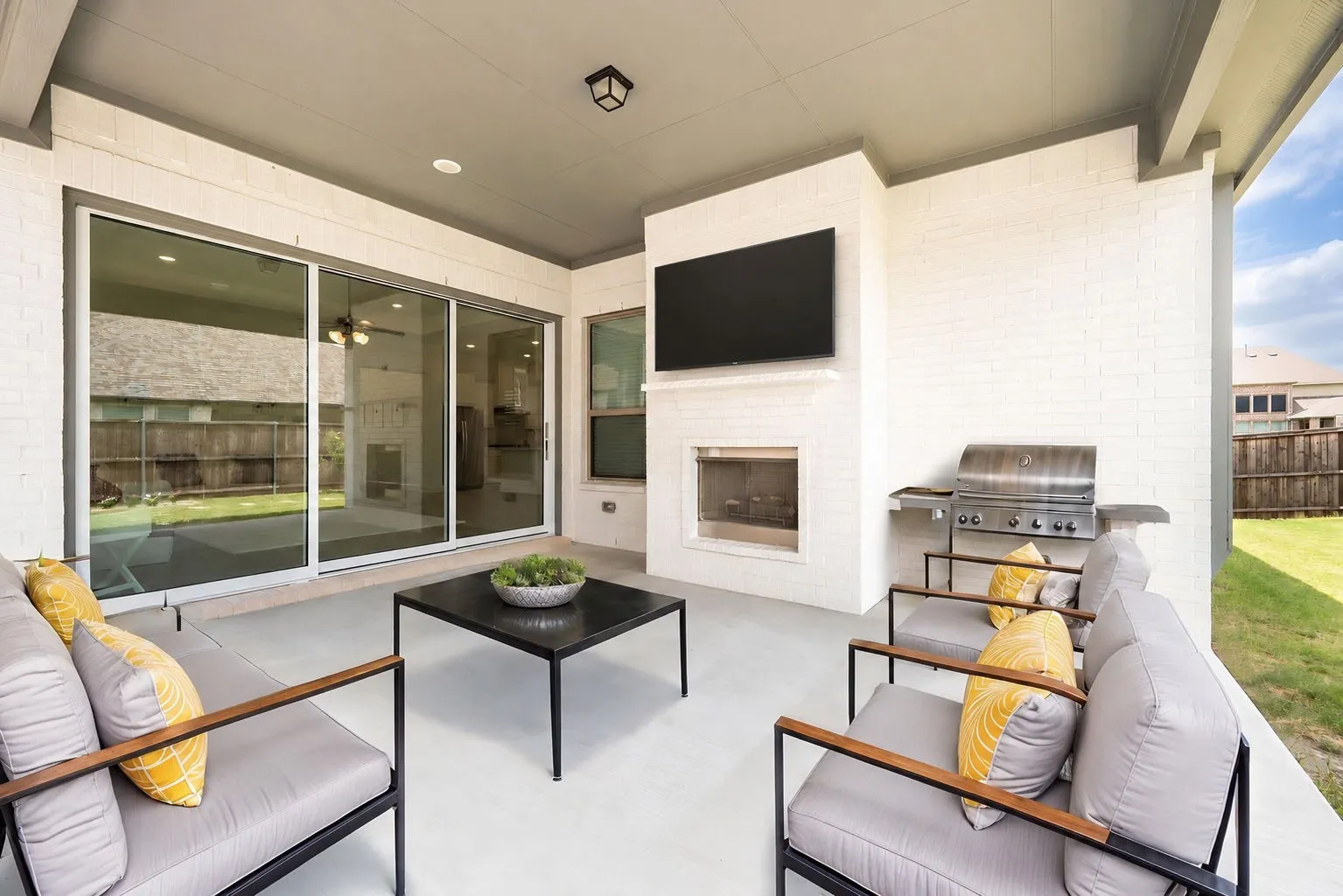 Single Family Residence For Sale in Rockwall County , 528 Bridle Ranch Drive, Rockwall, Texas 75087, 4 Bedroom, 3 Bathroom, 2 Garage spaces, 2,622 Sqft, built in 2022, mls#21342351, Real Estate Agent in Rockwall, Homes For Sale in Rockwall county, Homes For Sale in Rockwall, Realtor in Rockwall Texas, Real Estate Brokerage Independent Realty Texas, Luminita Cordes Realtor
