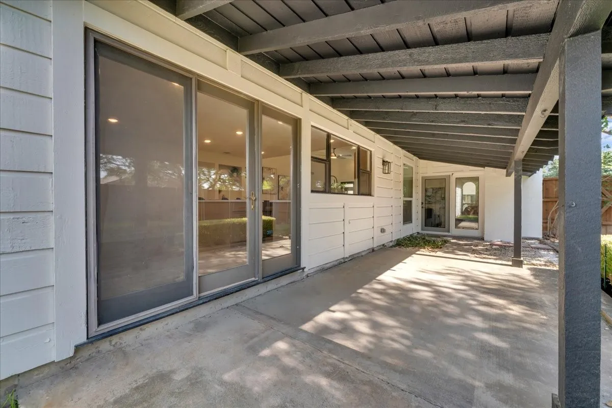 Single Family Residence For Sale in Dallas County , 6631 Hunters Ridge Drive, Dallas, Texas 75248, 3 Bedroom, 2 Bathroom, 2 Garage spaces, 2,012 Sqft, built in 1971, mls#21342263, Real Estate Agent in Dallas, Homes For Sale in Dallas county, Homes For Sale in Dallas, Realtor in Dallas Texas, Real Estate Brokerage Independent Realty Texas, Luminita Cordes Realtor