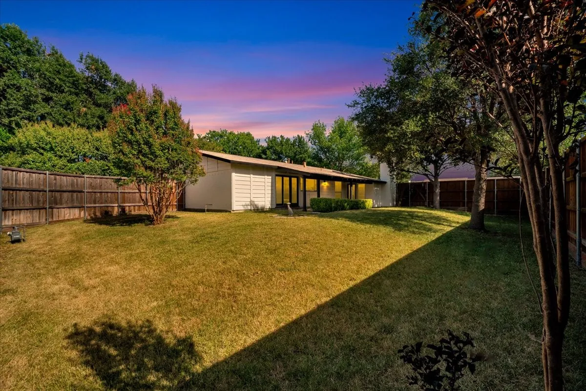 Single Family Residence For Sale in Dallas County , 6631 Hunters Ridge Drive, Dallas, Texas 75248, 3 Bedroom, 2 Bathroom, 2 Garage spaces, 2,012 Sqft, built in 1971, mls#21342263, Real Estate Agent in Dallas, Homes For Sale in Dallas county, Homes For Sale in Dallas, Realtor in Dallas Texas, Real Estate Brokerage Independent Realty Texas, Luminita Cordes Realtor