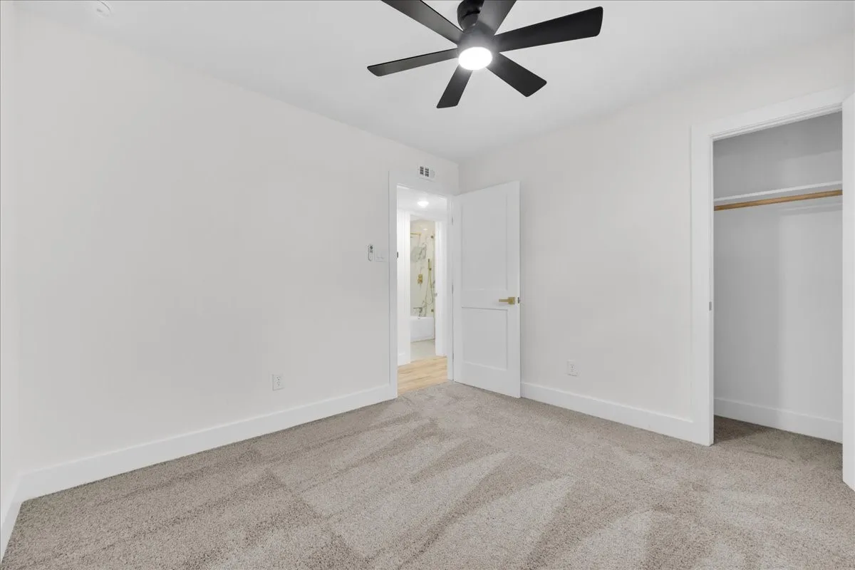 Single Family Residence For Sale in Dallas County , 6631 Hunters Ridge Drive, Dallas, Texas 75248, 3 Bedroom, 2 Bathroom, 2 Garage spaces, 2,012 Sqft, built in 1971, mls#21342263, Real Estate Agent in Dallas, Homes For Sale in Dallas county, Homes For Sale in Dallas, Realtor in Dallas Texas, Real Estate Brokerage Independent Realty Texas, Luminita Cordes Realtor