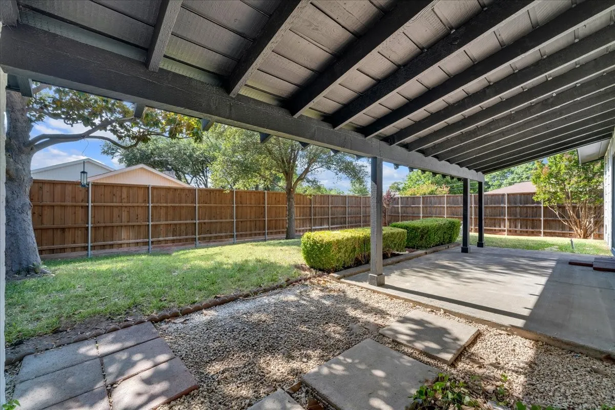 Single Family Residence For Sale in Dallas County , 6631 Hunters Ridge Drive, Dallas, Texas 75248, 3 Bedroom, 2 Bathroom, 2 Garage spaces, 2,012 Sqft, built in 1971, mls#21342263, Real Estate Agent in Dallas, Homes For Sale in Dallas county, Homes For Sale in Dallas, Realtor in Dallas Texas, Real Estate Brokerage Independent Realty Texas, Luminita Cordes Realtor
