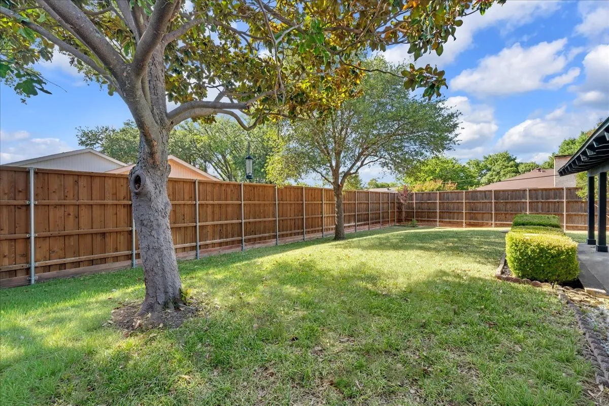 Single Family Residence For Sale in Dallas County , 6631 Hunters Ridge Drive, Dallas, Texas 75248, 3 Bedroom, 2 Bathroom, 2 Garage spaces, 2,012 Sqft, built in 1971, mls#21342263, Real Estate Agent in Dallas, Homes For Sale in Dallas county, Homes For Sale in Dallas, Realtor in Dallas Texas, Real Estate Brokerage Independent Realty Texas, Luminita Cordes Realtor