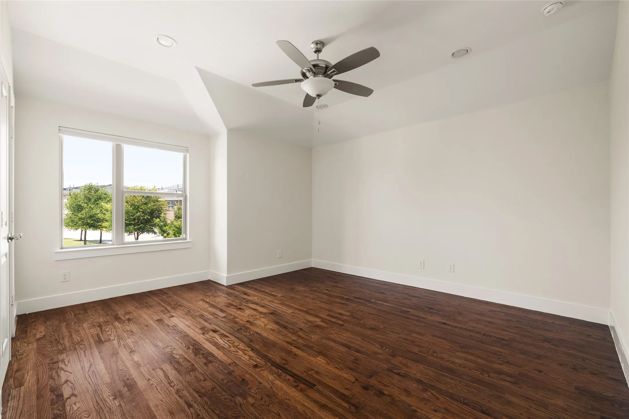 Single Family Residence For Sale in Collin County , 536 Shoreline Street, Plano, Texas 75075, 4 Bedroom, 4 Bathroom, 2 Garage spaces, 3,301 Sqft, built in 2019, mls#21342305, Real Estate Agent in Plano, Homes For Sale in Collin county, Homes For Sale in Plano, Realtor in Plano Texas, Real Estate Brokerage Independent Realty Texas, Luminita Cordes Realtor