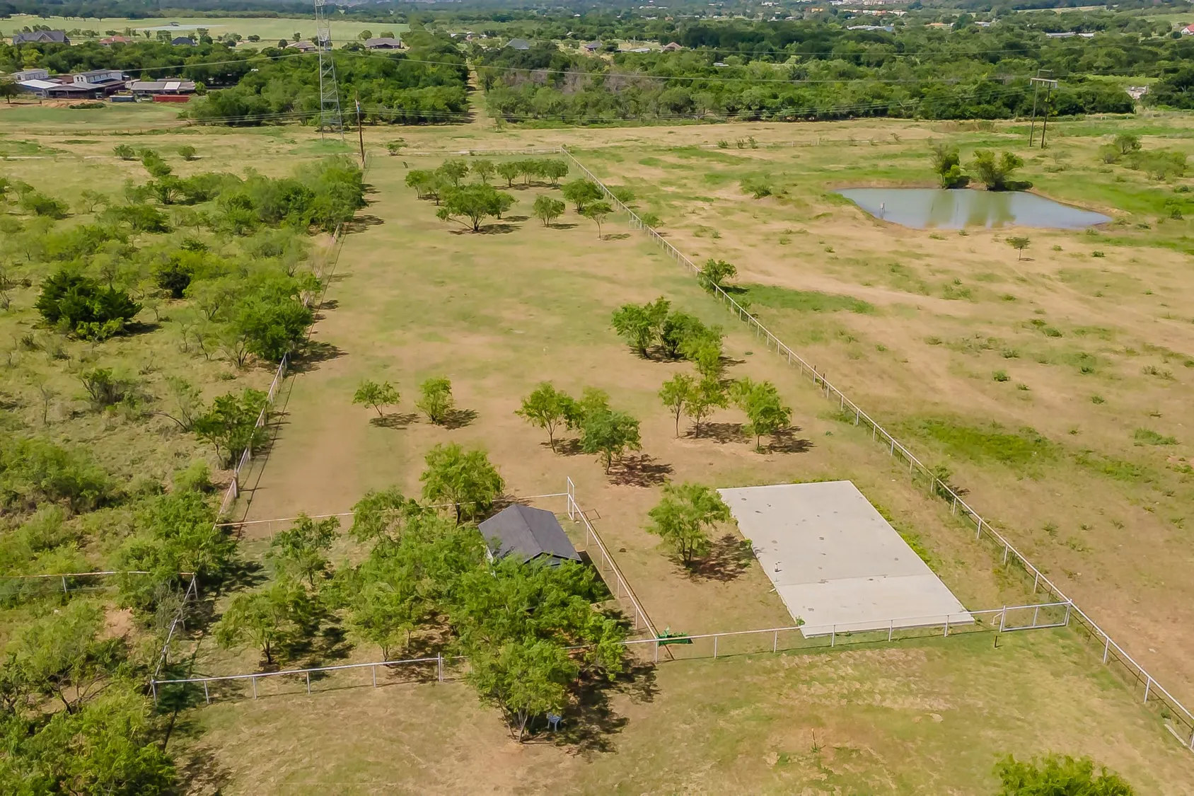 Single Family Residence For Sale in Johnson County , 616 County Road 903, Cleburne, Texas 76033, 5 Bedroom, 6 Bathroom, 2 Garage spaces, 3,200 Sqft, built in 2020, mls#21342728, Real Estate Agent in Cleburne, Homes For Sale in Johnson county, Homes For Sale in Cleburne, Realtor in Cleburne Texas, Real Estate Brokerage Independent Realty Texas, Luminita Cordes Realtor
