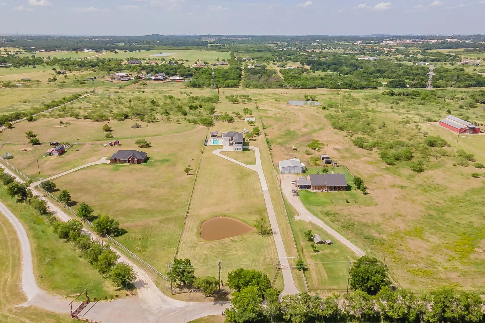 Single Family Residence For Sale in Johnson County , 616 County Road 903, Cleburne, Texas 76033, 5 Bedroom, 6 Bathroom, 2 Garage spaces, 3,200 Sqft, built in 2020, mls#21342728, Real Estate Agent in Cleburne, Homes For Sale in Johnson county, Homes For Sale in Cleburne, Realtor in Cleburne Texas, Real Estate Brokerage Independent Realty Texas, Luminita Cordes Realtor