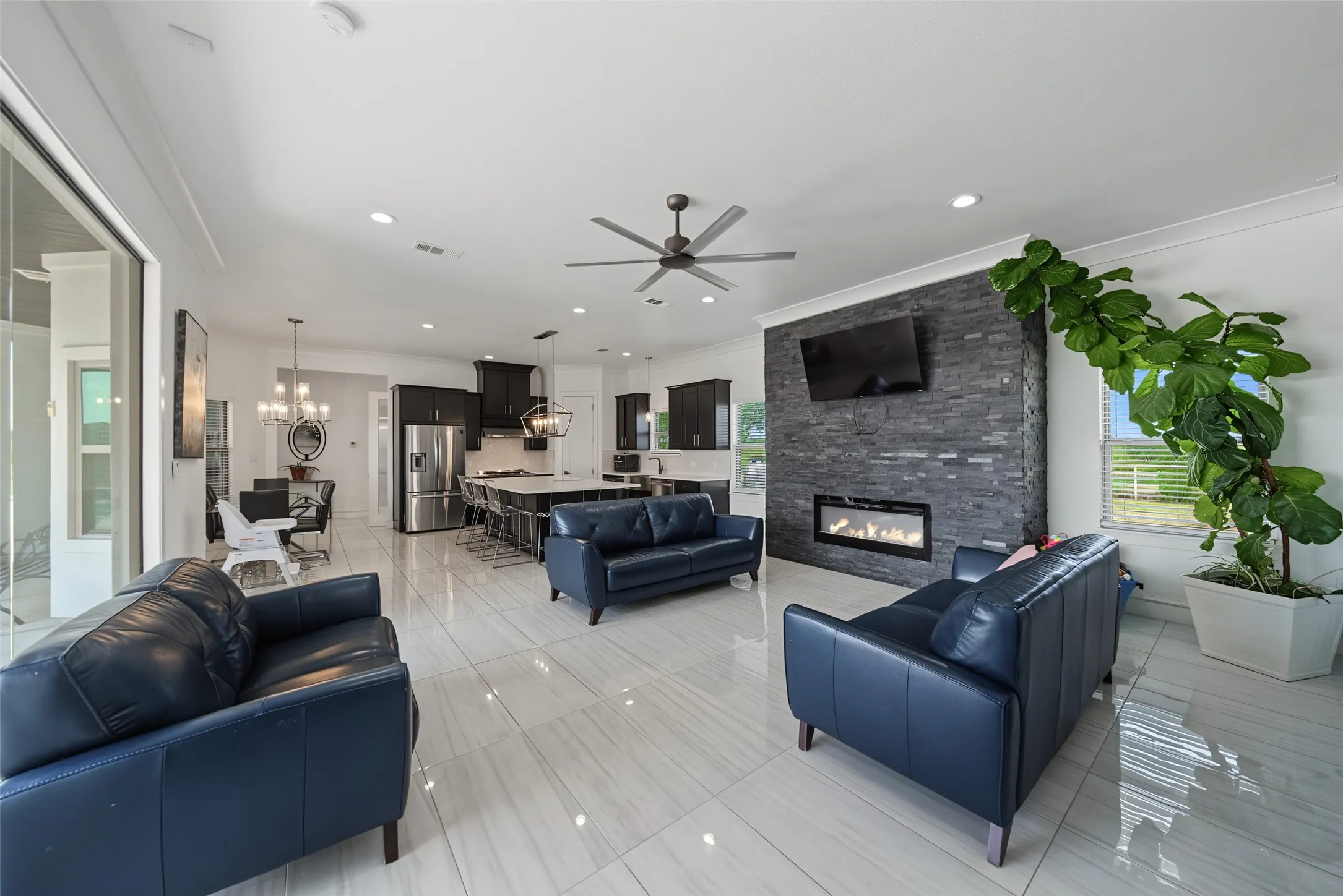 Single Family Residence For Sale in Johnson County , 616 County Road 903, Cleburne, Texas 76033, 5 Bedroom, 6 Bathroom, 2 Garage spaces, 3,200 Sqft, built in 2020, mls#21342728, Real Estate Agent in Cleburne, Homes For Sale in Johnson county, Homes For Sale in Cleburne, Realtor in Cleburne Texas, Real Estate Brokerage Independent Realty Texas, Luminita Cordes Realtor
