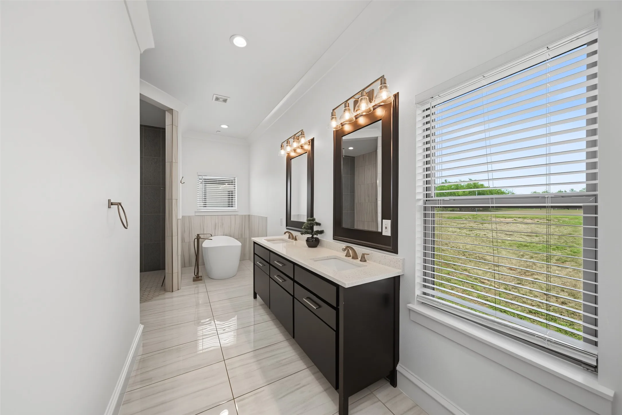 Single Family Residence For Sale in Johnson County , 616 County Road 903, Cleburne, Texas 76033, 5 Bedroom, 6 Bathroom, 2 Garage spaces, 3,200 Sqft, built in 2020, mls#21342728, Real Estate Agent in Cleburne, Homes For Sale in Johnson county, Homes For Sale in Cleburne, Realtor in Cleburne Texas, Real Estate Brokerage Independent Realty Texas, Luminita Cordes Realtor