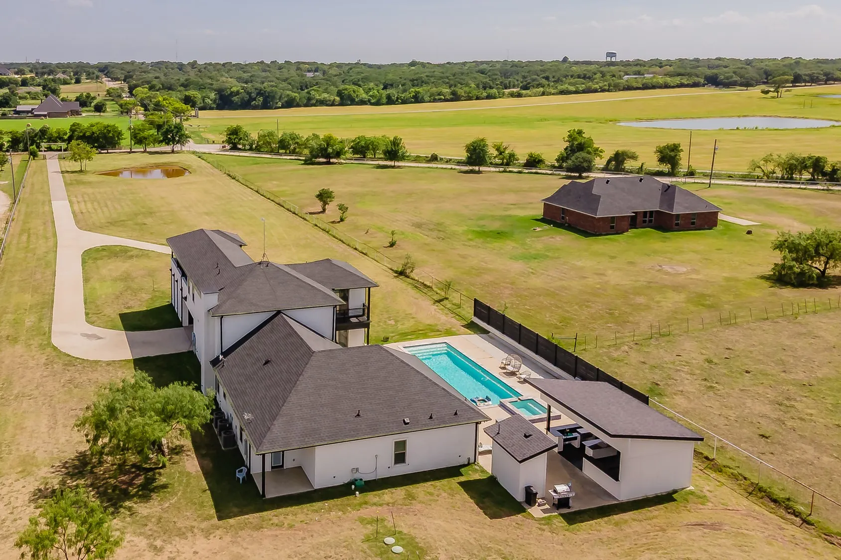 Single Family Residence For Sale in Johnson County , 616 County Road 903, Cleburne, Texas 76033, 5 Bedroom, 6 Bathroom, 2 Garage spaces, 3,200 Sqft, built in 2020, mls#21342728, Real Estate Agent in Cleburne, Homes For Sale in Johnson county, Homes For Sale in Cleburne, Realtor in Cleburne Texas, Real Estate Brokerage Independent Realty Texas, Luminita Cordes Realtor
