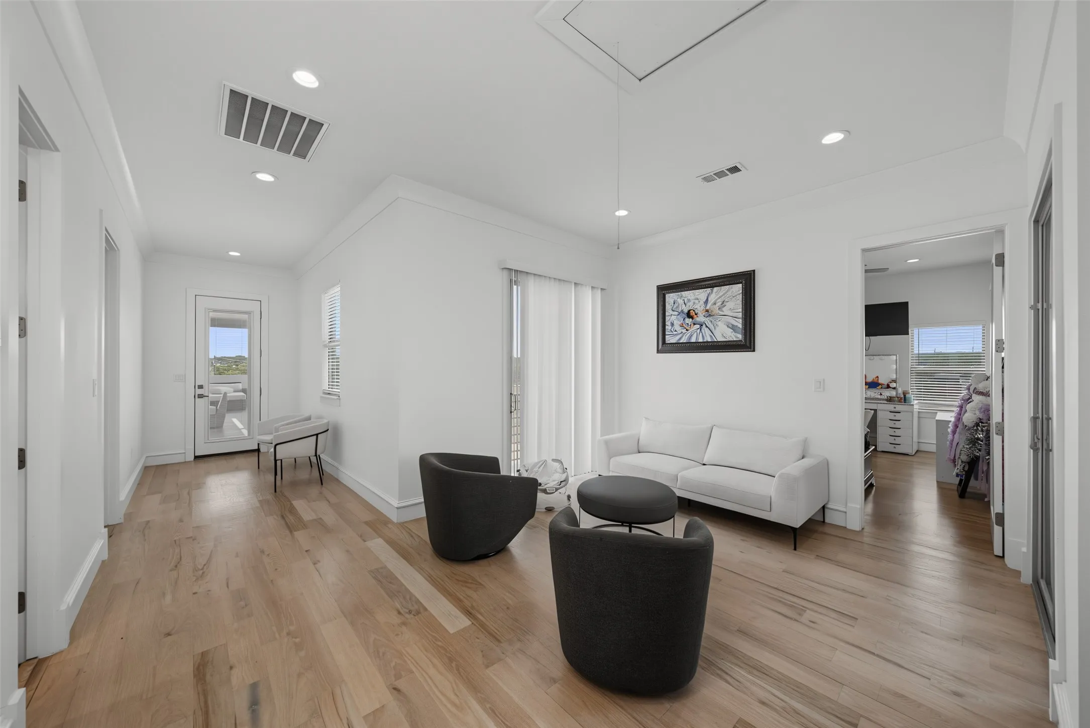 Single Family Residence For Sale in Johnson County , 616 County Road 903, Cleburne, Texas 76033, 5 Bedroom, 6 Bathroom, 2 Garage spaces, 3,200 Sqft, built in 2020, mls#21342728, Real Estate Agent in Cleburne, Homes For Sale in Johnson county, Homes For Sale in Cleburne, Realtor in Cleburne Texas, Real Estate Brokerage Independent Realty Texas, Luminita Cordes Realtor