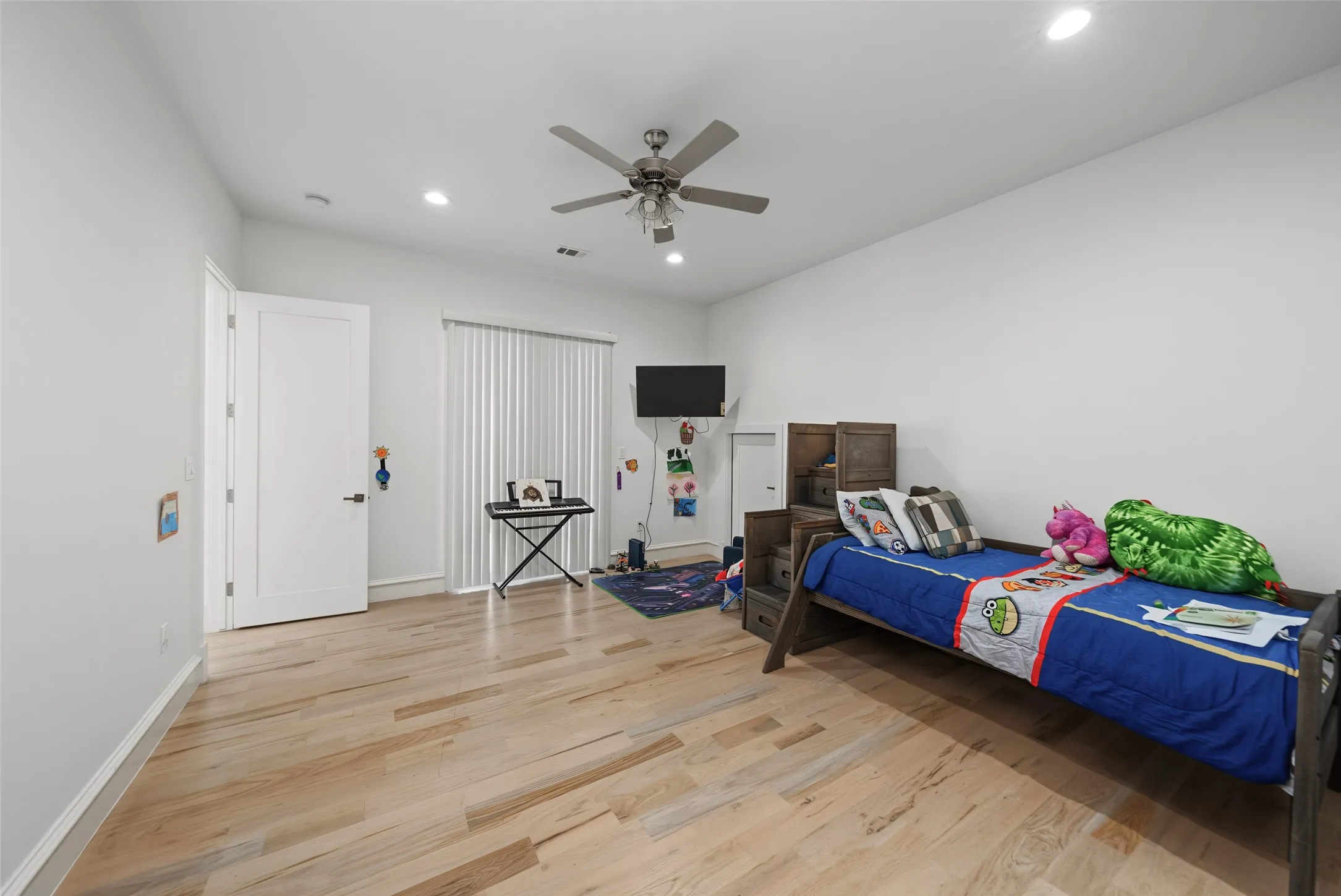 Single Family Residence For Sale in Johnson County , 616 County Road 903, Cleburne, Texas 76033, 5 Bedroom, 6 Bathroom, 2 Garage spaces, 3,200 Sqft, built in 2020, mls#21342728, Real Estate Agent in Cleburne, Homes For Sale in Johnson county, Homes For Sale in Cleburne, Realtor in Cleburne Texas, Real Estate Brokerage Independent Realty Texas, Luminita Cordes Realtor