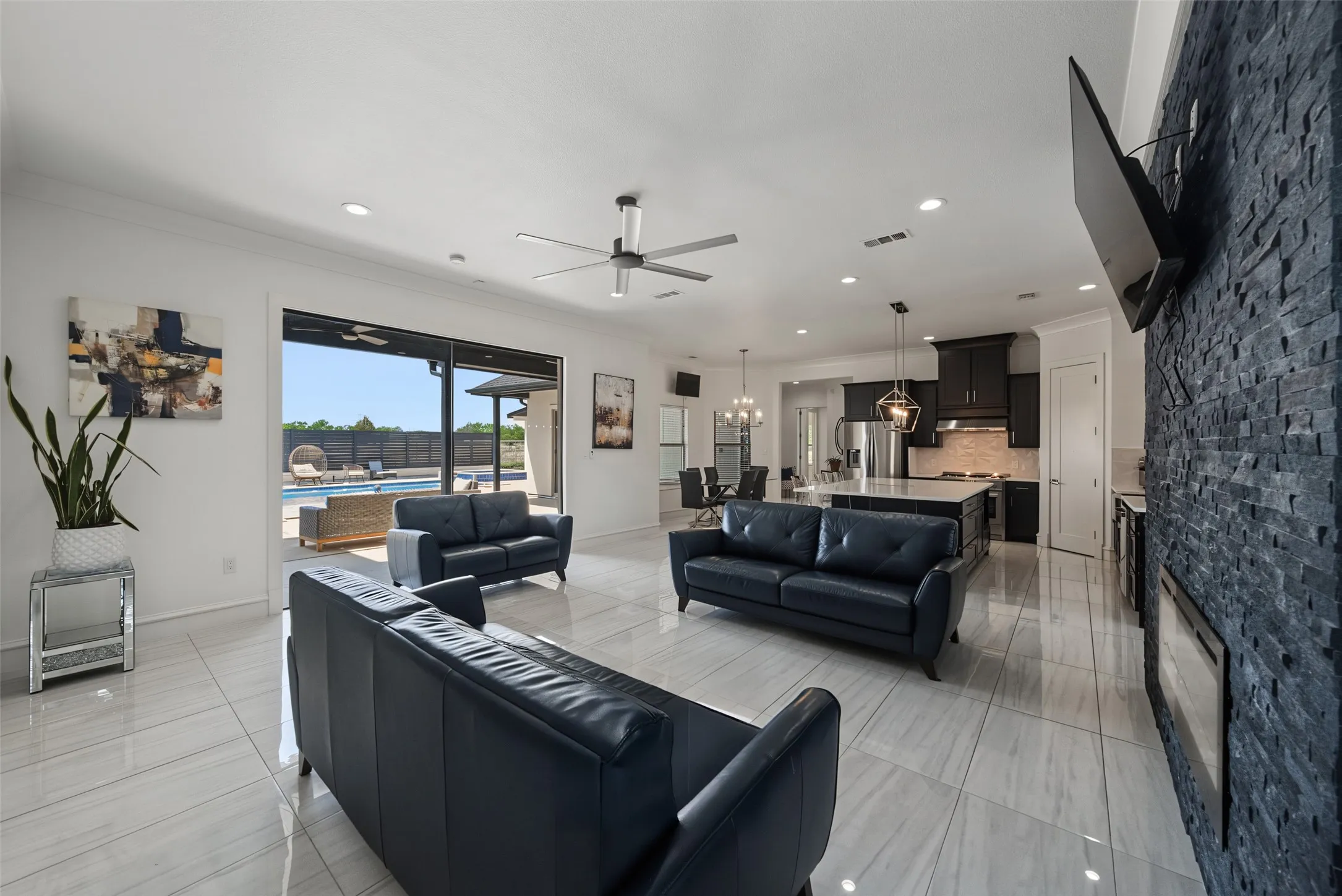 Single Family Residence For Sale in Johnson County , 616 County Road 903, Cleburne, Texas 76033, 5 Bedroom, 6 Bathroom, 2 Garage spaces, 3,200 Sqft, built in 2020, mls#21342728, Real Estate Agent in Cleburne, Homes For Sale in Johnson county, Homes For Sale in Cleburne, Realtor in Cleburne Texas, Real Estate Brokerage Independent Realty Texas, Luminita Cordes Realtor