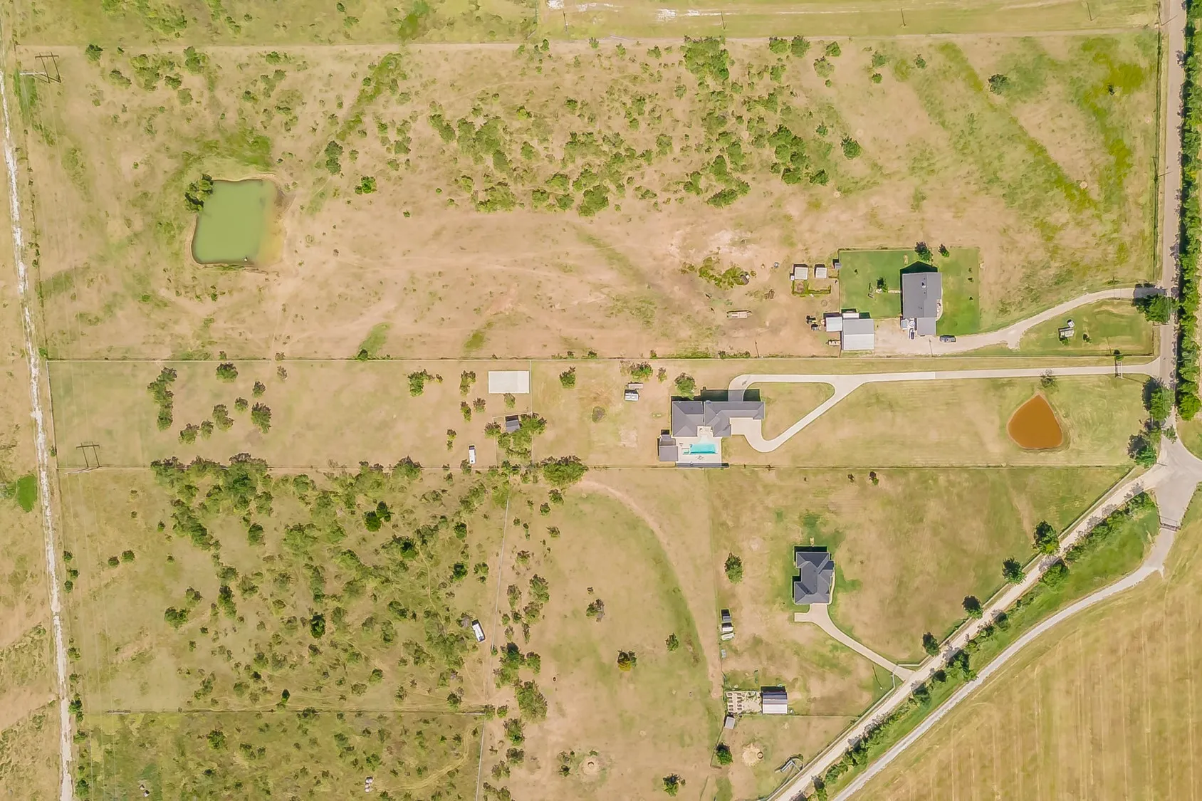 Single Family Residence For Sale in Johnson County , 616 County Road 903, Cleburne, Texas 76033, 5 Bedroom, 6 Bathroom, 2 Garage spaces, 3,200 Sqft, built in 2020, mls#21342728, Real Estate Agent in Cleburne, Homes For Sale in Johnson county, Homes For Sale in Cleburne, Realtor in Cleburne Texas, Real Estate Brokerage Independent Realty Texas, Luminita Cordes Realtor