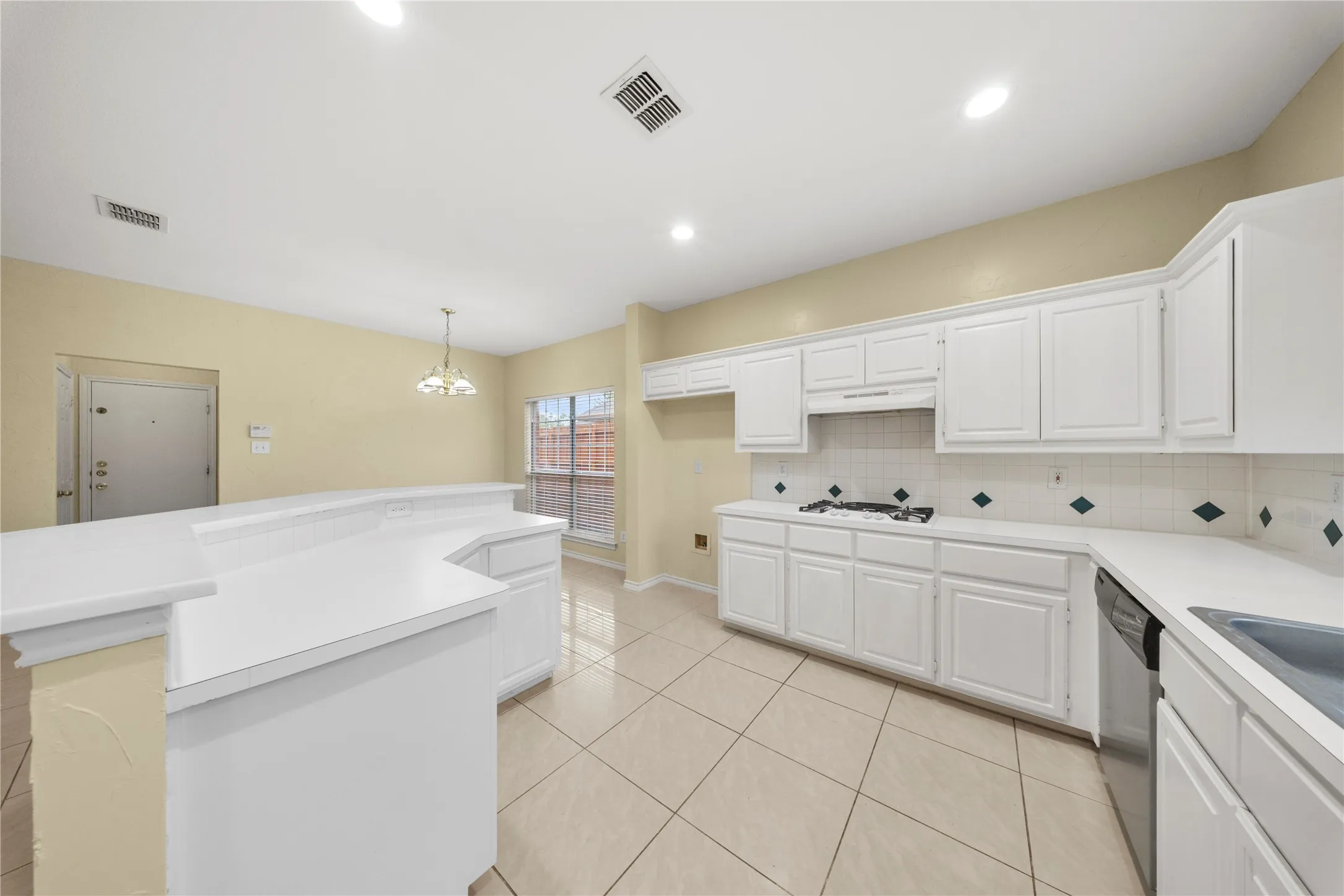 Single Family Residence For Rent in Collin County , 2808 Barksdale Drive, Plano, Texas 75025, 4 Bedroom, 4 Bathroom, 2 Garage spaces, 2,728 Sqft, built in 1993, mls#21342563, Real Estate Agent in Plano, Homes For Rent in Collin county, Homes For Rent in Plano, Realtor in Plano Texas, Real Estate Brokerage Independent Realty Texas, Luminita Cordes Realtor