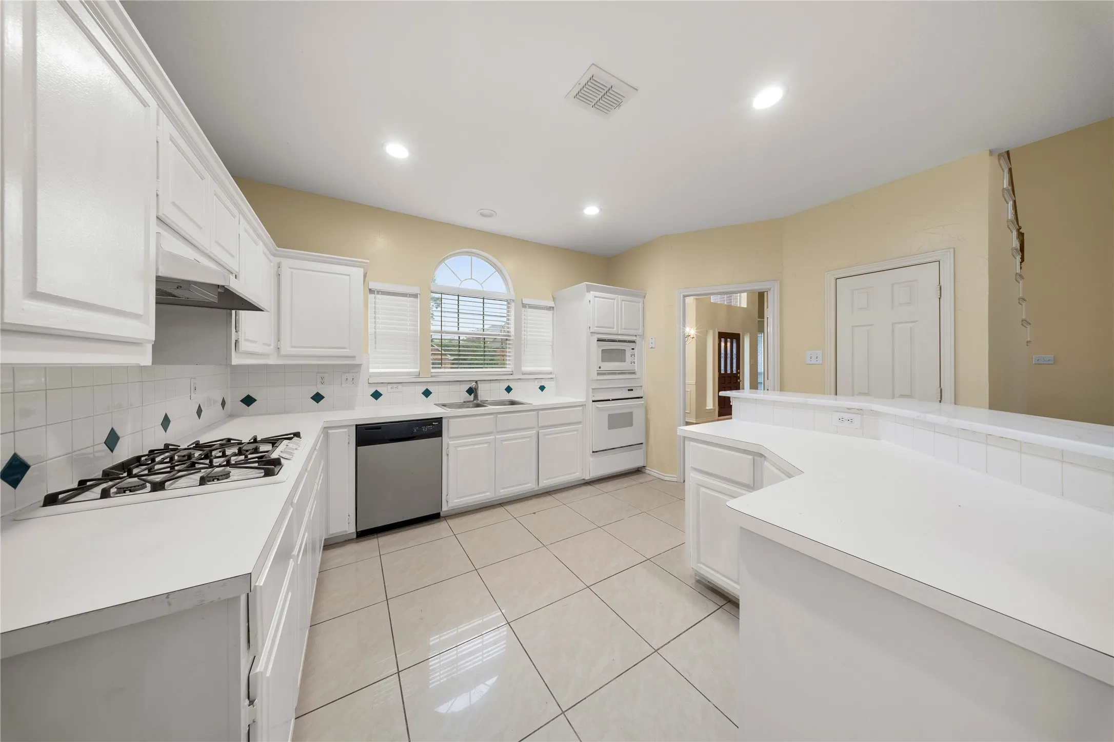 Single Family Residence For Rent in Collin County , 2808 Barksdale Drive, Plano, Texas 75025, 4 Bedroom, 4 Bathroom, 2 Garage spaces, 2,728 Sqft, built in 1993, mls#21342563, Real Estate Agent in Plano, Homes For Rent in Collin county, Homes For Rent in Plano, Realtor in Plano Texas, Real Estate Brokerage Independent Realty Texas, Luminita Cordes Realtor