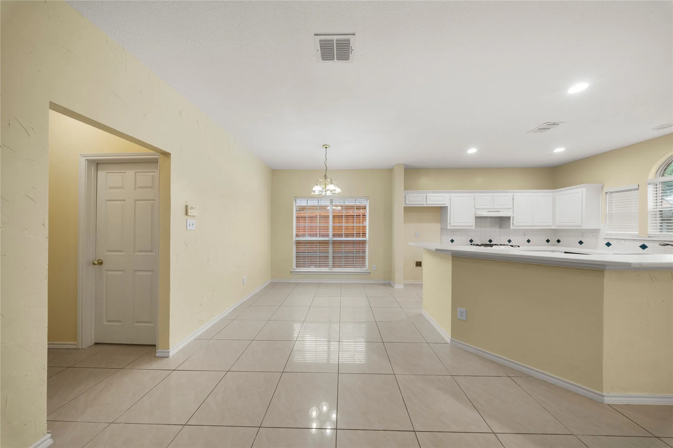 Single Family Residence For Rent in Collin County , 2808 Barksdale Drive, Plano, Texas 75025, 4 Bedroom, 4 Bathroom, 2 Garage spaces, 2,728 Sqft, built in 1993, mls#21342563, Real Estate Agent in Plano, Homes For Rent in Collin county, Homes For Rent in Plano, Realtor in Plano Texas, Real Estate Brokerage Independent Realty Texas, Luminita Cordes Realtor