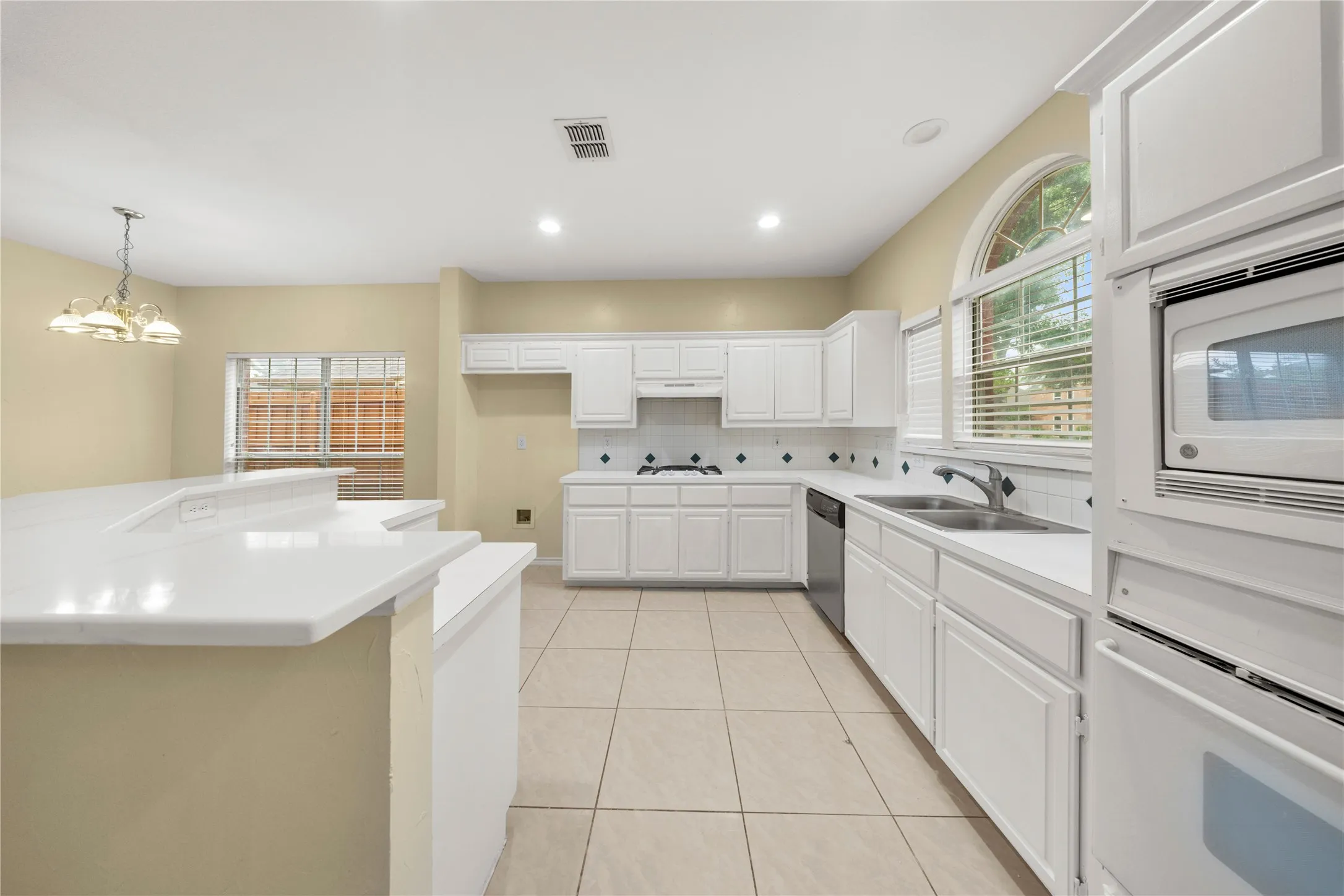 Single Family Residence For Rent in Collin County , 2808 Barksdale Drive, Plano, Texas 75025, 4 Bedroom, 4 Bathroom, 2 Garage spaces, 2,728 Sqft, built in 1993, mls#21342563, Real Estate Agent in Plano, Homes For Rent in Collin county, Homes For Rent in Plano, Realtor in Plano Texas, Real Estate Brokerage Independent Realty Texas, Luminita Cordes Realtor