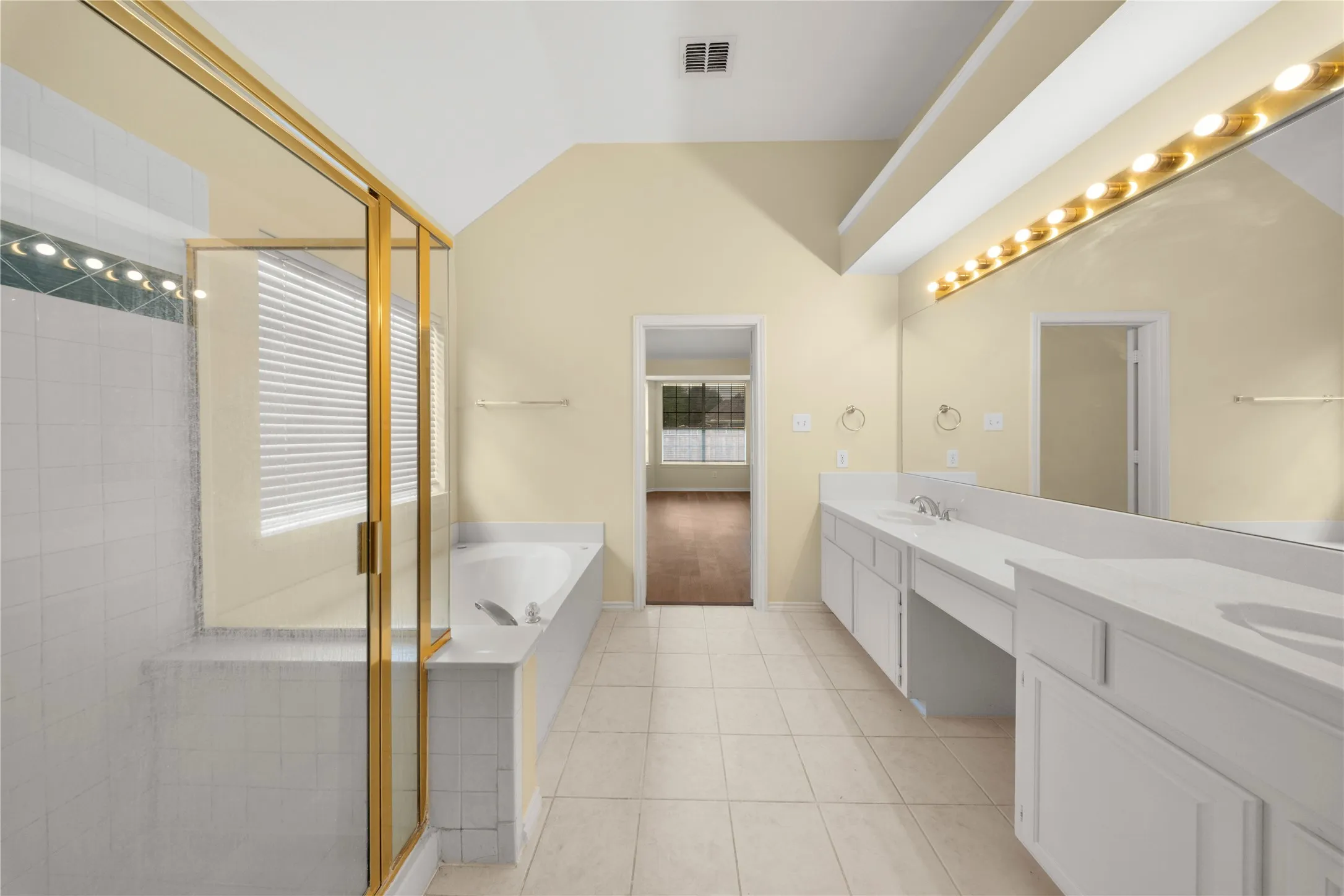 Single Family Residence For Rent in Collin County , 2808 Barksdale Drive, Plano, Texas 75025, 4 Bedroom, 4 Bathroom, 2 Garage spaces, 2,728 Sqft, built in 1993, mls#21342563, Real Estate Agent in Plano, Homes For Rent in Collin county, Homes For Rent in Plano, Realtor in Plano Texas, Real Estate Brokerage Independent Realty Texas, Luminita Cordes Realtor