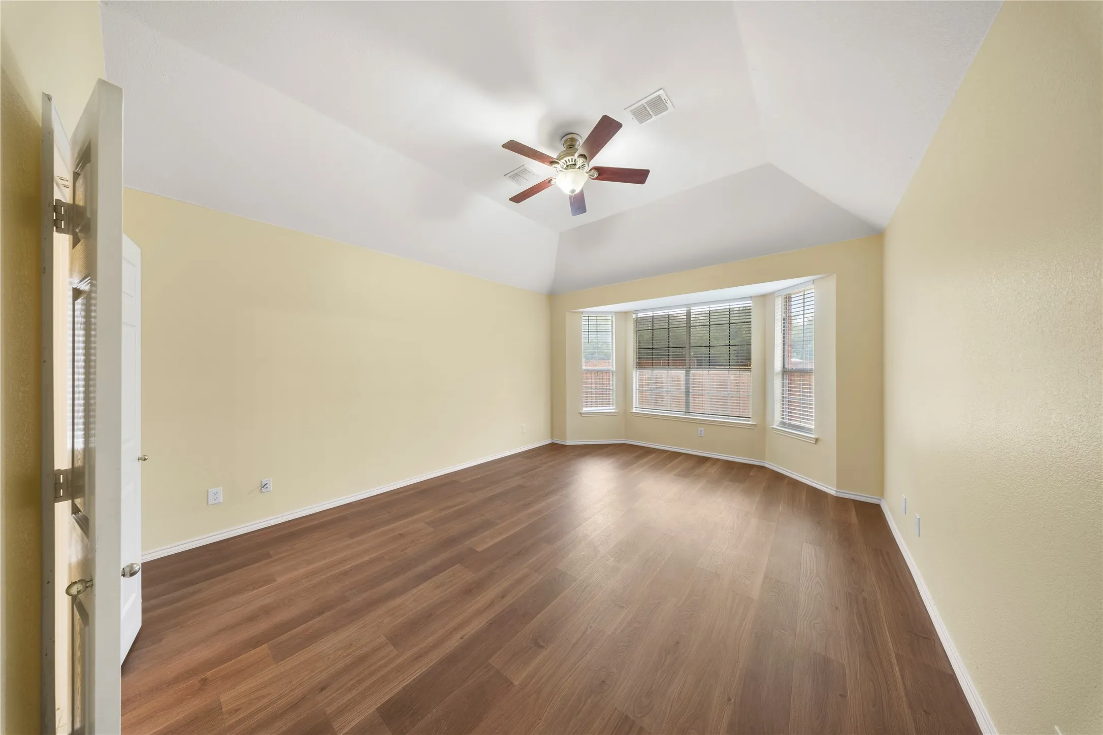 Single Family Residence For Rent in Collin County , 2808 Barksdale Drive, Plano, Texas 75025, 4 Bedroom, 4 Bathroom, 2 Garage spaces, 2,728 Sqft, built in 1993, mls#21342563, Real Estate Agent in Plano, Homes For Rent in Collin county, Homes For Rent in Plano, Realtor in Plano Texas, Real Estate Brokerage Independent Realty Texas, Luminita Cordes Realtor