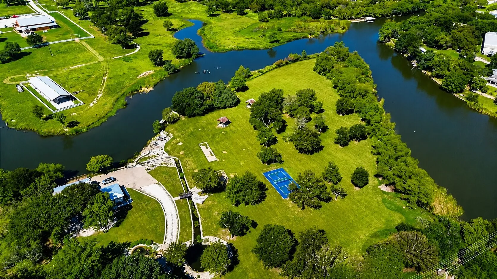 Private Community Lake Cove
