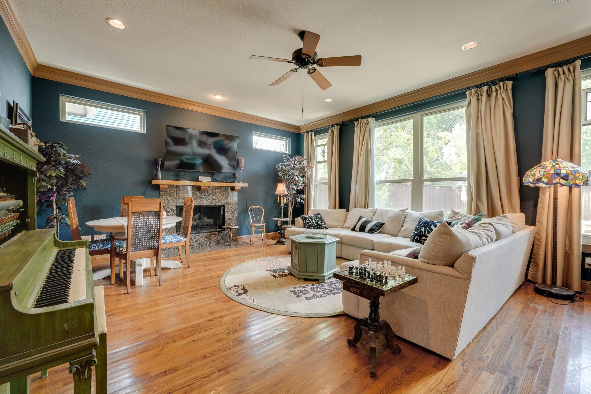 Single Family Residence For Rent in Dallas County , 5429 Victor Street, Dallas, Texas 75214, 4 Bedroom, 4 Bathroom, 2 Garage spaces, 2,354 Sqft, built in 2002, mls#21341821, Real Estate Agent in Dallas, Homes For Rent in Dallas county, Homes For Rent in Dallas, Realtor in Dallas Texas, Real Estate Brokerage Independent Realty Texas, Luminita Cordes Realtor