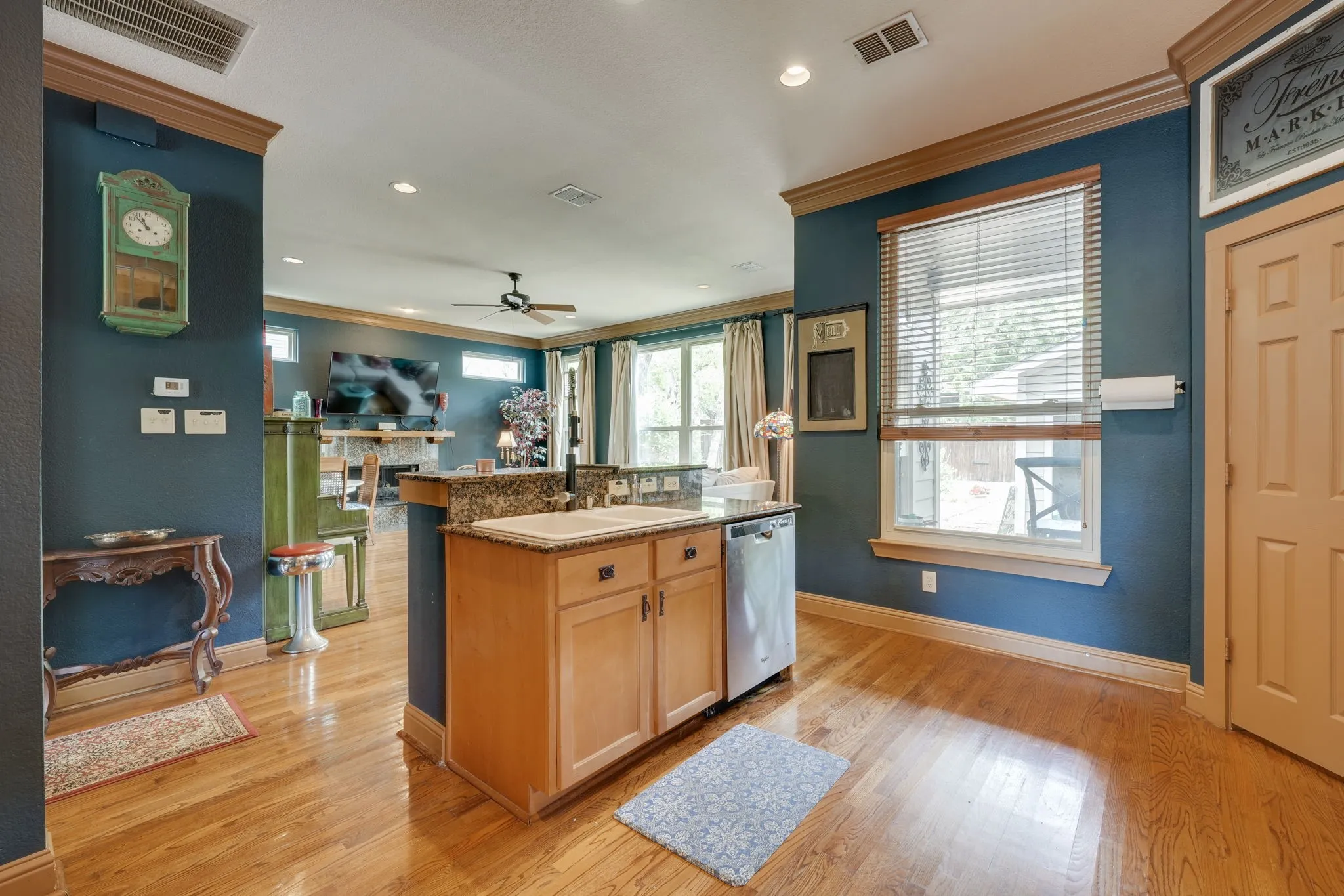 Single Family Residence For Rent in Dallas County , 5429 Victor Street, Dallas, Texas 75214, 4 Bedroom, 4 Bathroom, 2 Garage spaces, 2,354 Sqft, built in 2002, mls#21341821, Real Estate Agent in Dallas, Homes For Rent in Dallas county, Homes For Rent in Dallas, Realtor in Dallas Texas, Real Estate Brokerage Independent Realty Texas, Luminita Cordes Realtor