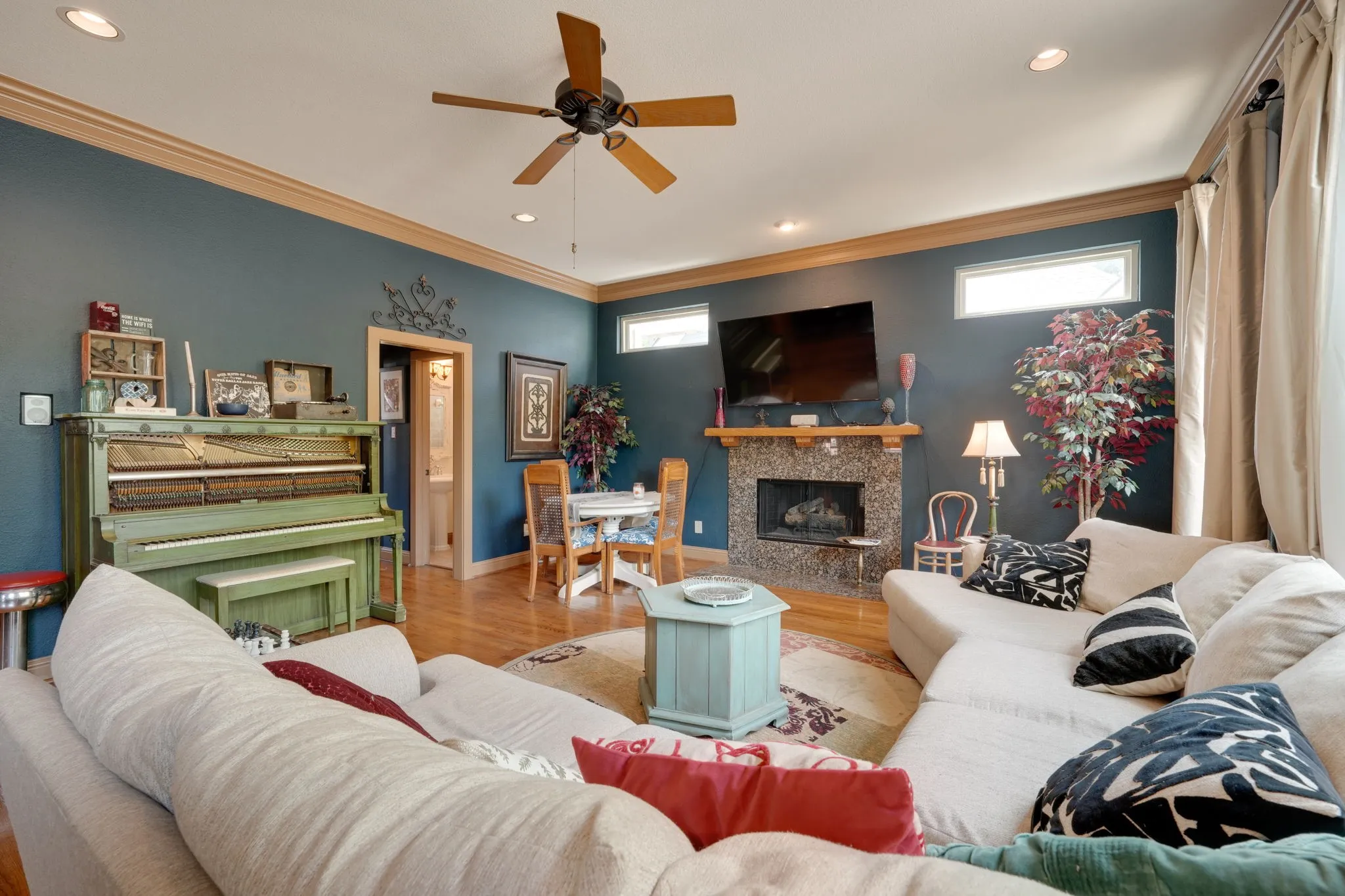 Single Family Residence For Rent in Dallas County , 5429 Victor Street, Dallas, Texas 75214, 4 Bedroom, 4 Bathroom, 2 Garage spaces, 2,354 Sqft, built in 2002, mls#21341821, Real Estate Agent in Dallas, Homes For Rent in Dallas county, Homes For Rent in Dallas, Realtor in Dallas Texas, Real Estate Brokerage Independent Realty Texas, Luminita Cordes Realtor
