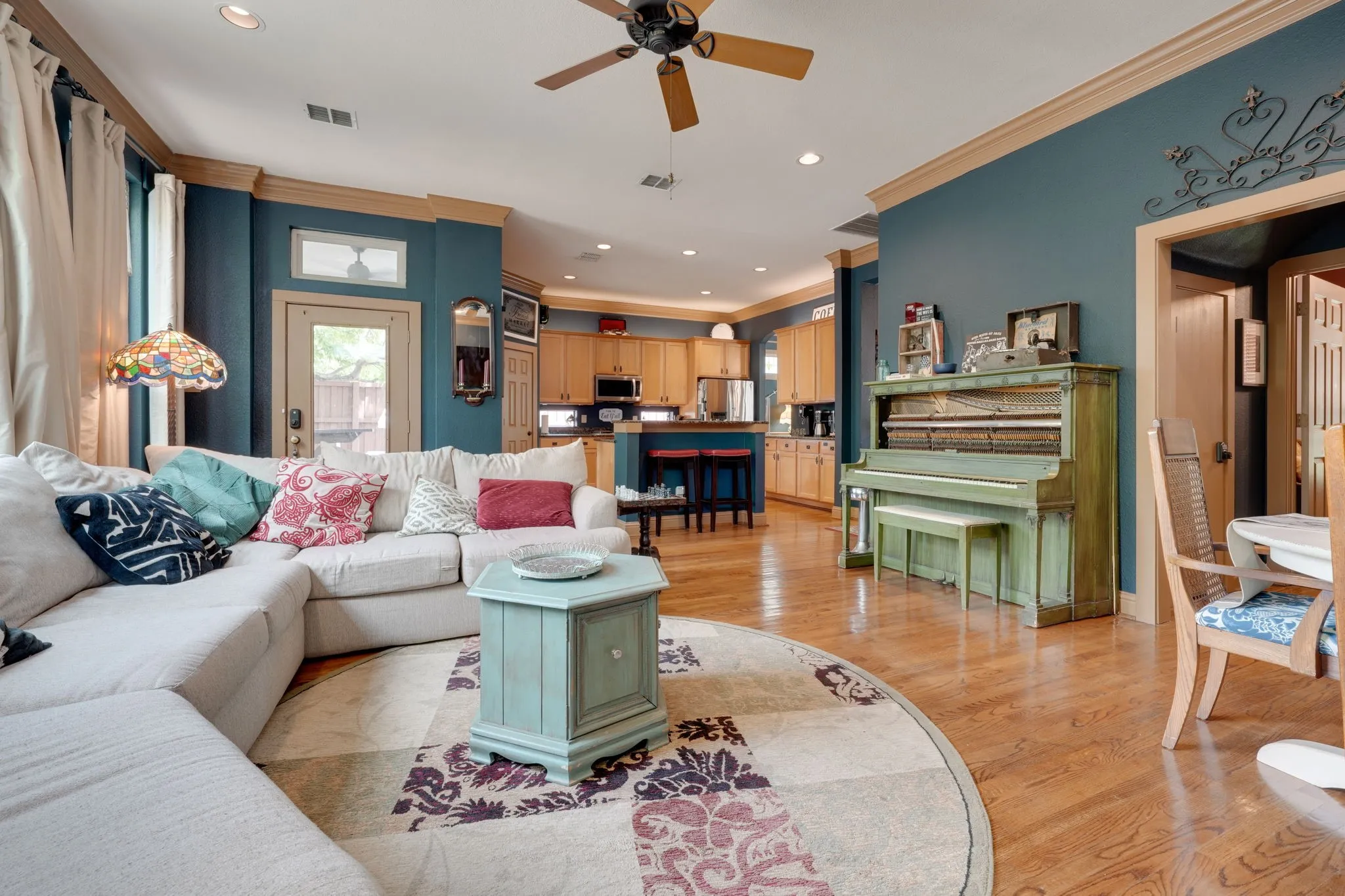 Single Family Residence For Rent in Dallas County , 5429 Victor Street, Dallas, Texas 75214, 4 Bedroom, 4 Bathroom, 2 Garage spaces, 2,354 Sqft, built in 2002, mls#21341821, Real Estate Agent in Dallas, Homes For Rent in Dallas county, Homes For Rent in Dallas, Realtor in Dallas Texas, Real Estate Brokerage Independent Realty Texas, Luminita Cordes Realtor