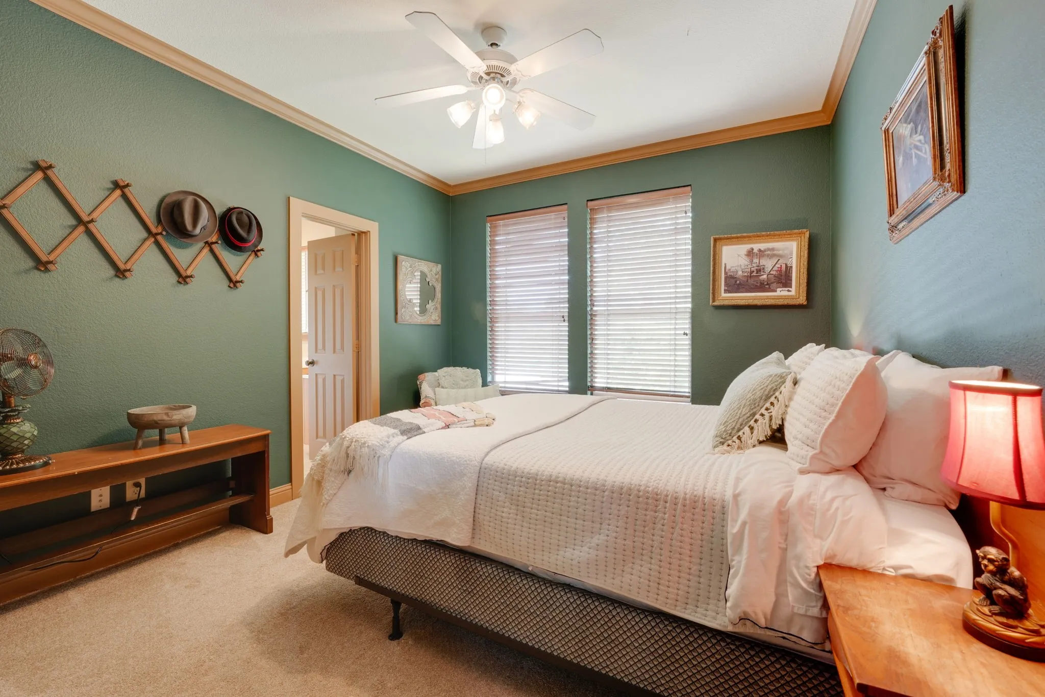Single Family Residence For Rent in Dallas County , 5429 Victor Street, Dallas, Texas 75214, 4 Bedroom, 4 Bathroom, 2 Garage spaces, 2,354 Sqft, built in 2002, mls#21341821, Real Estate Agent in Dallas, Homes For Rent in Dallas county, Homes For Rent in Dallas, Realtor in Dallas Texas, Real Estate Brokerage Independent Realty Texas, Luminita Cordes Realtor
