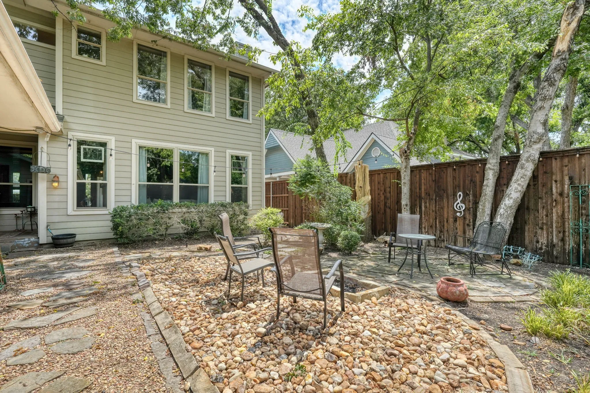 Single Family Residence For Rent in Dallas County , 5429 Victor Street, Dallas, Texas 75214, 4 Bedroom, 4 Bathroom, 2 Garage spaces, 2,354 Sqft, built in 2002, mls#21341821, Real Estate Agent in Dallas, Homes For Rent in Dallas county, Homes For Rent in Dallas, Realtor in Dallas Texas, Real Estate Brokerage Independent Realty Texas, Luminita Cordes Realtor