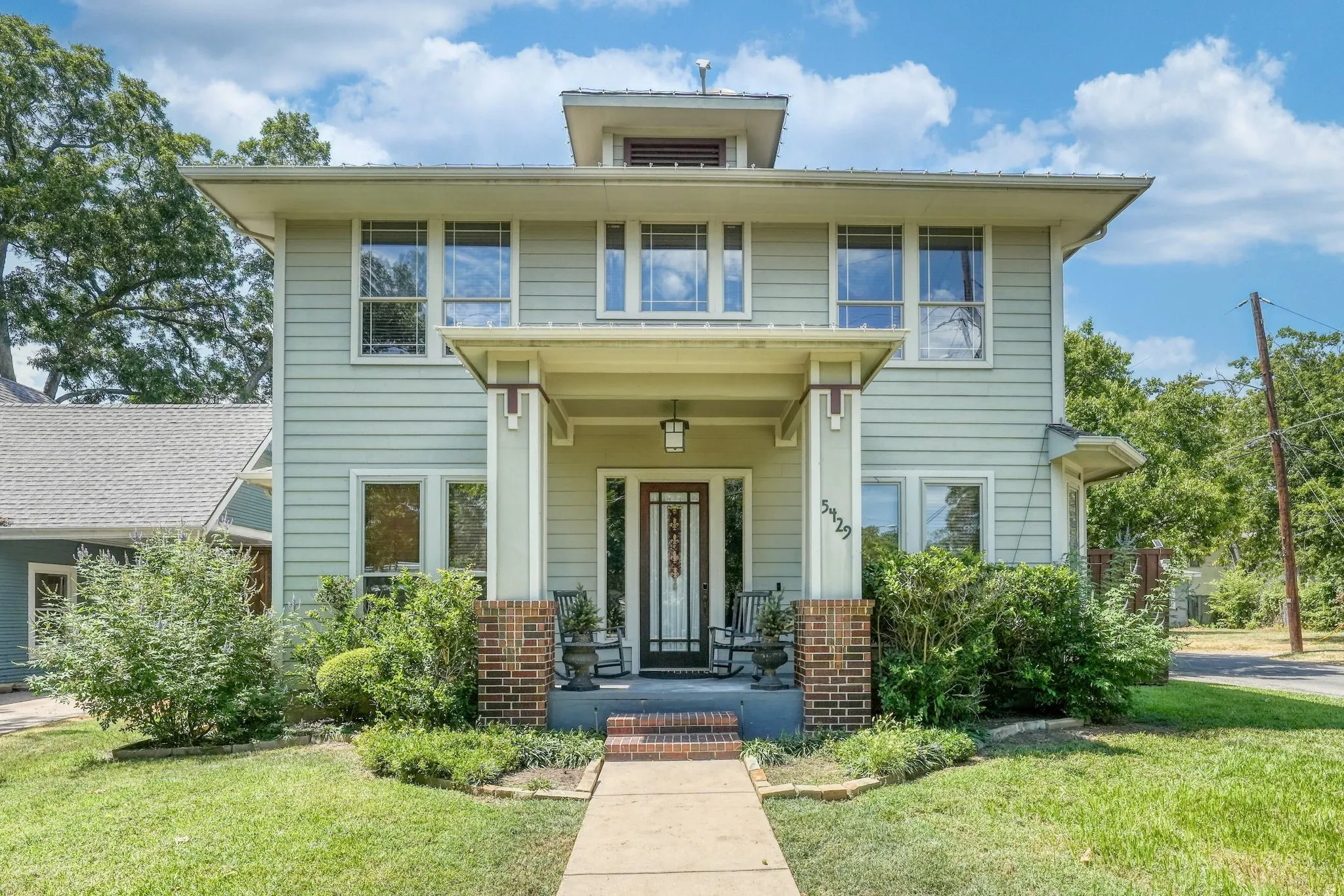 Single Family Residence For Rent in Dallas County , 5429 Victor Street, Dallas, Texas 75214, 4 Bedroom, 4 Bathroom, 2 Garage spaces, 2,354 Sqft, built in 2002, mls#21341821, Real Estate Agent in Dallas, Homes For Rent in Dallas county, Homes For Rent in Dallas, Realtor in Dallas Texas, Real Estate Brokerage Independent Realty Texas, Luminita Cordes Realtor