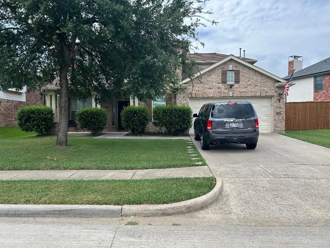 5 Bedrooms, 3 Baths,     2 Living, 2 Dining