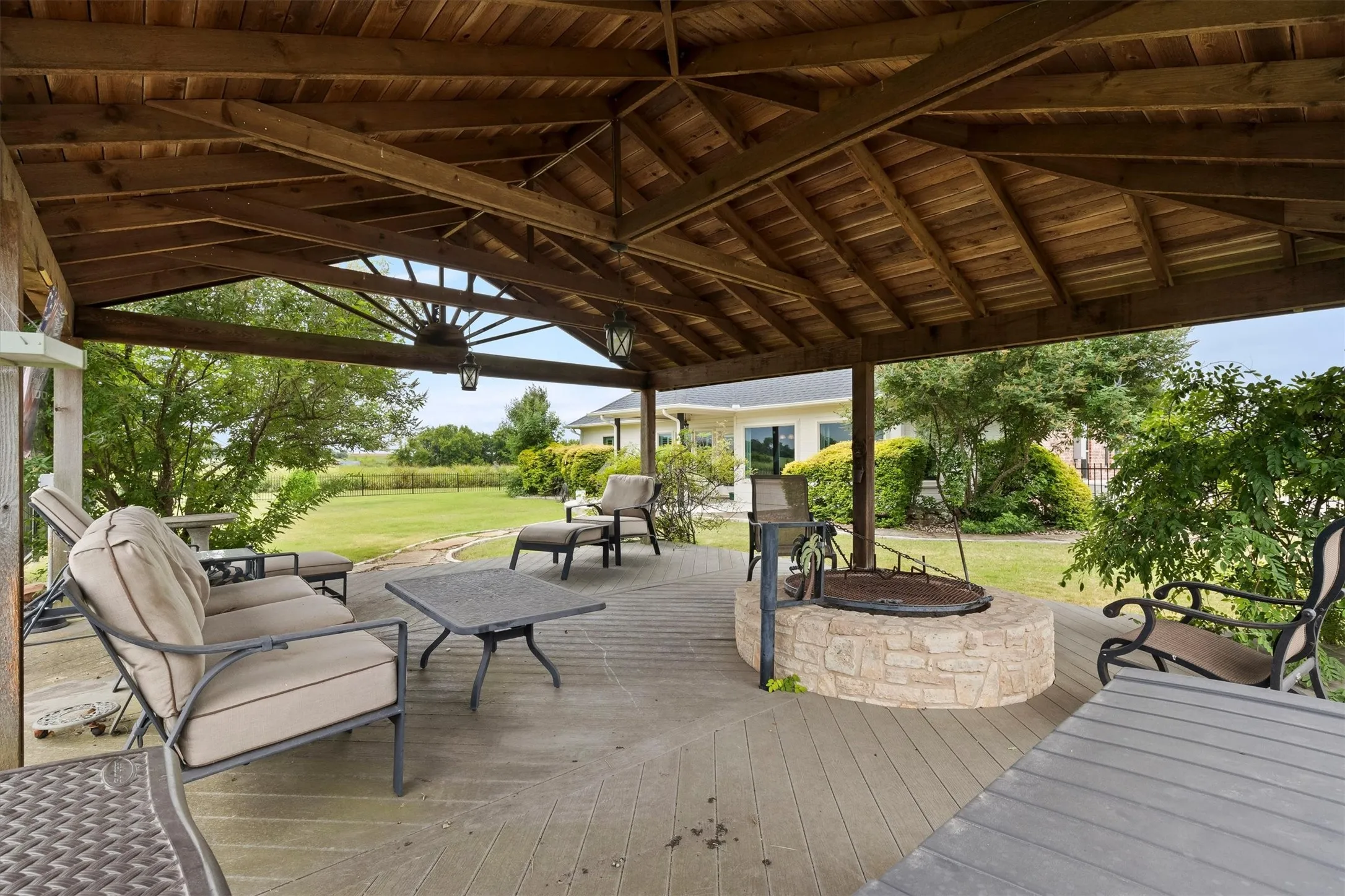 Single Family Residence For Sale in Hunt County , 2395 Fm 36 S, Caddo Mills, Texas 75135, 3 Bedroom, 2 Bathroom, 2 Garage spaces, 1,714 Sqft, built in 2003, mls#21340920, Real Estate Agent in Caddo Mills, Homes For Sale in Hunt county, Homes For Sale in Caddo Mills, Realtor in Caddo Mills Texas, Real Estate Brokerage Independent Realty Texas, Luminita Cordes Realtor