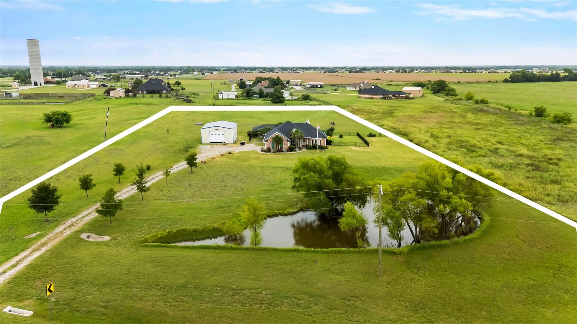 Single Family Residence For Sale in Hunt County , 2395 Fm 36 S, Caddo Mills, Texas 75135, 3 Bedroom, 2 Bathroom, 2 Garage spaces, 1,714 Sqft, built in 2003, mls#21340920, Real Estate Agent in Caddo Mills, Homes For Sale in Hunt county, Homes For Sale in Caddo Mills, Realtor in Caddo Mills Texas, Real Estate Brokerage Independent Realty Texas, Luminita Cordes Realtor