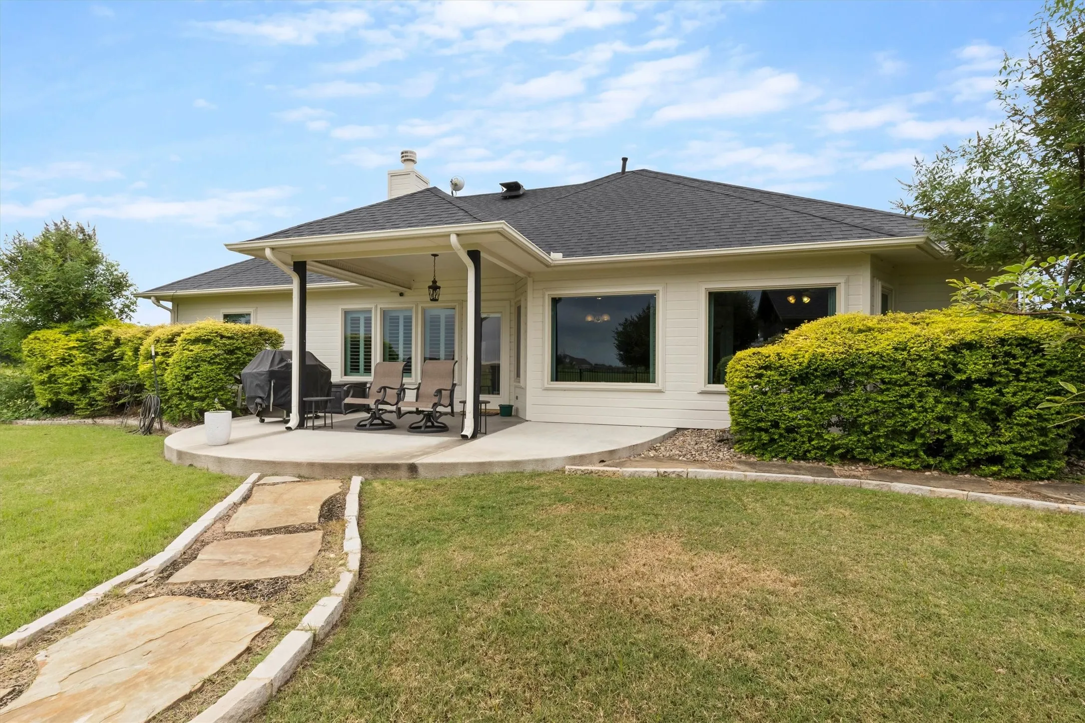 Single Family Residence For Sale in Hunt County , 2395 Fm 36 S, Caddo Mills, Texas 75135, 3 Bedroom, 2 Bathroom, 2 Garage spaces, 1,714 Sqft, built in 2003, mls#21340920, Real Estate Agent in Caddo Mills, Homes For Sale in Hunt county, Homes For Sale in Caddo Mills, Realtor in Caddo Mills Texas, Real Estate Brokerage Independent Realty Texas, Luminita Cordes Realtor
