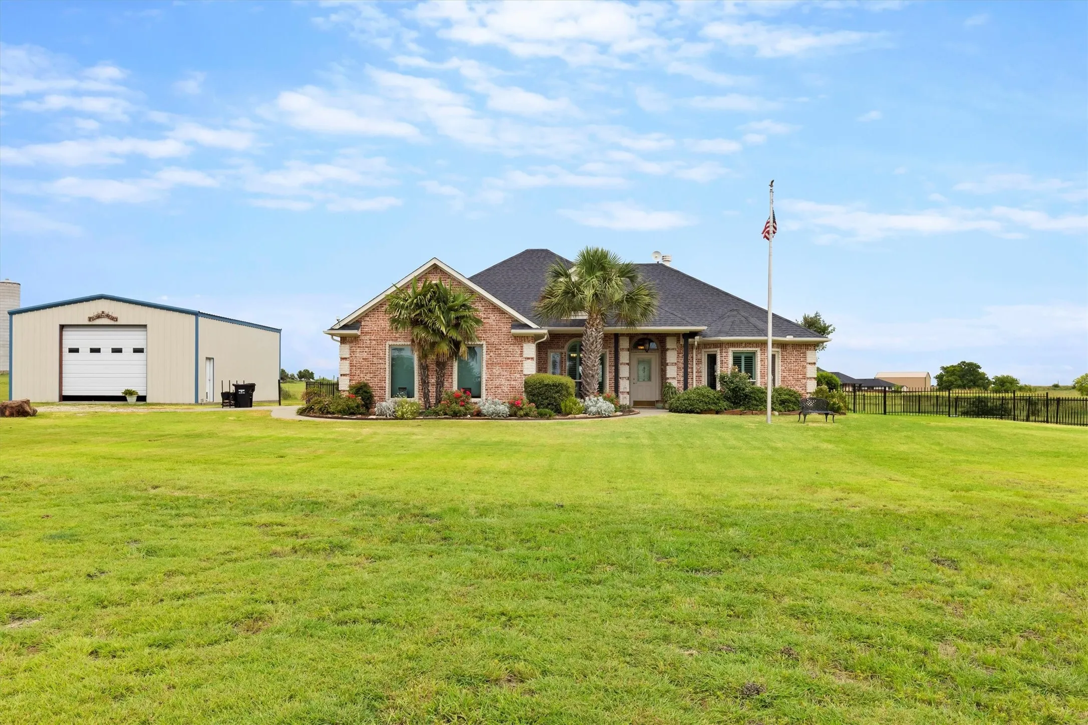 Single Family Residence For Sale in Hunt County , 2395 Fm 36 S, Caddo Mills, Texas 75135, 3 Bedroom, 2 Bathroom, 2 Garage spaces, 1,714 Sqft, built in 2003, mls#21340920, Real Estate Agent in Caddo Mills, Homes For Sale in Hunt county, Homes For Sale in Caddo Mills, Realtor in Caddo Mills Texas, Real Estate Brokerage Independent Realty Texas, Luminita Cordes Realtor