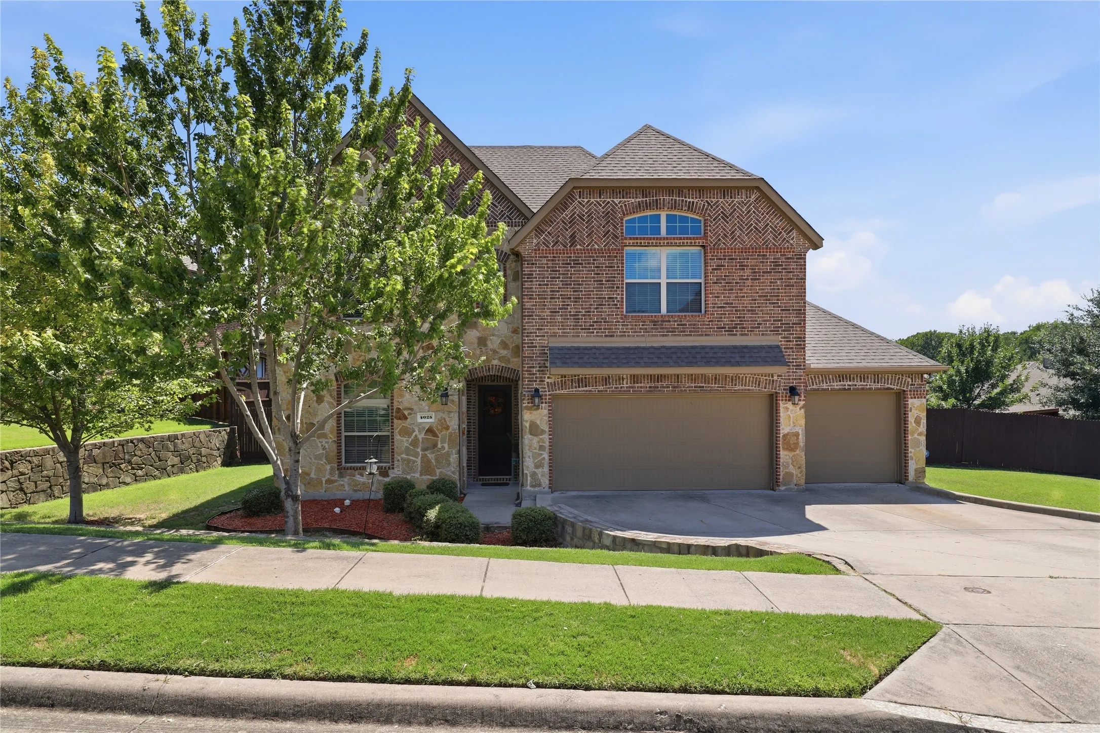 Single Family Residence For Sale in Dallas County , 4025 Dalton Drive, Rowlett, Texas 75089, 4 Bedroom, 4 Bathroom, 3 Garage spaces, 3,446 Sqft, built in 2014, mls#21342190, Real Estate Agent in Rowlett, Homes For Sale in Dallas county, Homes For Sale in Rowlett, Realtor in Rowlett Texas, Real Estate Brokerage Independent Realty Texas, Luminita Cordes Realtor