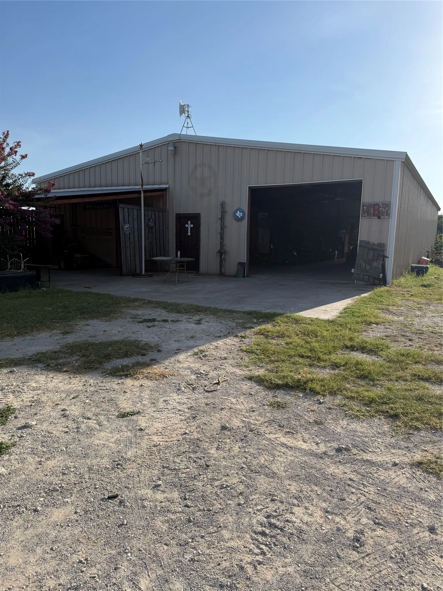 Single Family Residence For Sale in Comanche County , 1590 Highway 588, Comanche, Texas 76442, 3 Bedroom, 2 Bathroom, 2 Garage spaces, 2,174 Sqft, built in 2003, mls#21342648, Real Estate Agent in Comanche, Homes For Sale in Comanche county, Homes For Sale in Comanche, Realtor in Comanche Texas, Real Estate Brokerage Independent Realty Texas, Luminita Cordes Realtor