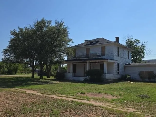 Single Family Residence For Sale in Taylor County , 210 Clinton Street, Abilene, Texas 79603, 4 Bedroom, 2 Bathroom, Garage spaces, 2,892 Sqft, built in 1905, mls#21342767, Real Estate Agent in Abilene, Homes For Sale in Taylor county, Homes For Sale in Abilene, Realtor in Abilene Texas, Real Estate Brokerage Independent Realty Texas, Luminita Cordes Realtor