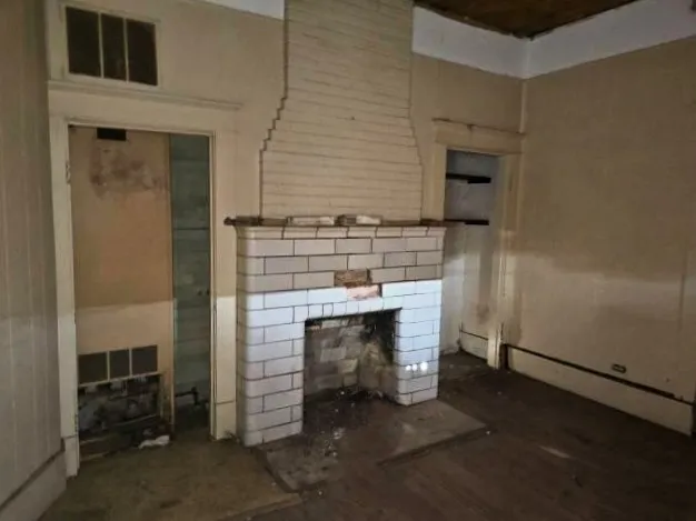 Single Family Residence For Sale in Taylor County , 210 Clinton Street, Abilene, Texas 79603, 4 Bedroom, 2 Bathroom, Garage spaces, 2,892 Sqft, built in 1905, mls#21342767, Real Estate Agent in Abilene, Homes For Sale in Taylor county, Homes For Sale in Abilene, Realtor in Abilene Texas, Real Estate Brokerage Independent Realty Texas, Luminita Cordes Realtor