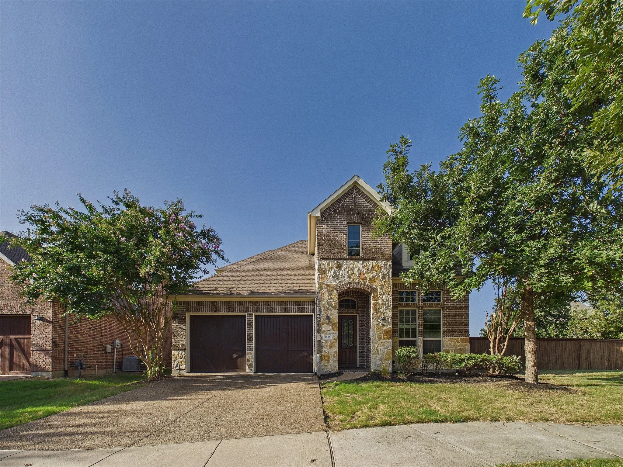 Single Family Residence For Sale in Denton County , 2825 Hollowbrook Lane, Frisco, Texas 75033, 5 Bedroom, 4 Bathroom, 2 Garage spaces, 3,915 Sqft, built in 2013, mls#21341905, Real Estate Agent in Frisco, Homes For Sale in Denton county, Homes For Sale in Frisco, Realtor in Frisco Texas, Real Estate Brokerage Independent Realty Texas, Luminita Cordes Realtor
