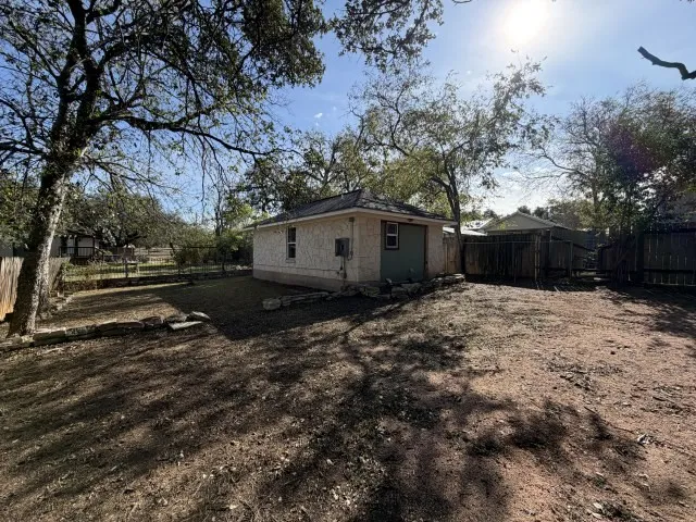 Single Family Residence For Sale in Gillespie County , 207 S Creek Street, Fredericksburg, Texas 78624, 3 Bedrooms, 2 Bathrooms, Garage spaces, 1,659 Sqft, built in 2005, Price $399,900, mls#21342778, Real Estate Agent in Fredericksburg, Homes For Sale in Gillespie county, Homes For Sale in Fredericksburg, Realtor in Fredericksburg Texas, Real Estate Brokerage Independent Realty Texas, Luminita Cordes Realtor