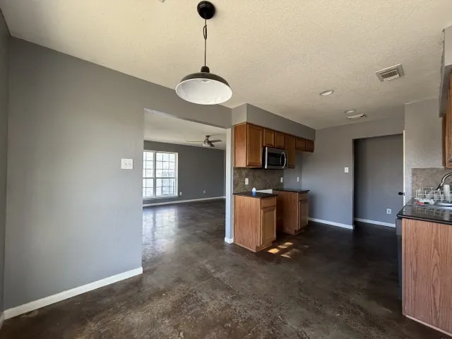 Single Family Residence For Sale in Gillespie County , 207 S Creek Street, Fredericksburg, Texas 78624, 3 Bedrooms, 2 Bathrooms, Garage spaces, 1,659 Sqft, built in 2005, Price $399,900, mls#21342778, Real Estate Agent in Fredericksburg, Homes For Sale in Gillespie county, Homes For Sale in Fredericksburg, Realtor in Fredericksburg Texas, Real Estate Brokerage Independent Realty Texas, Luminita Cordes Realtor