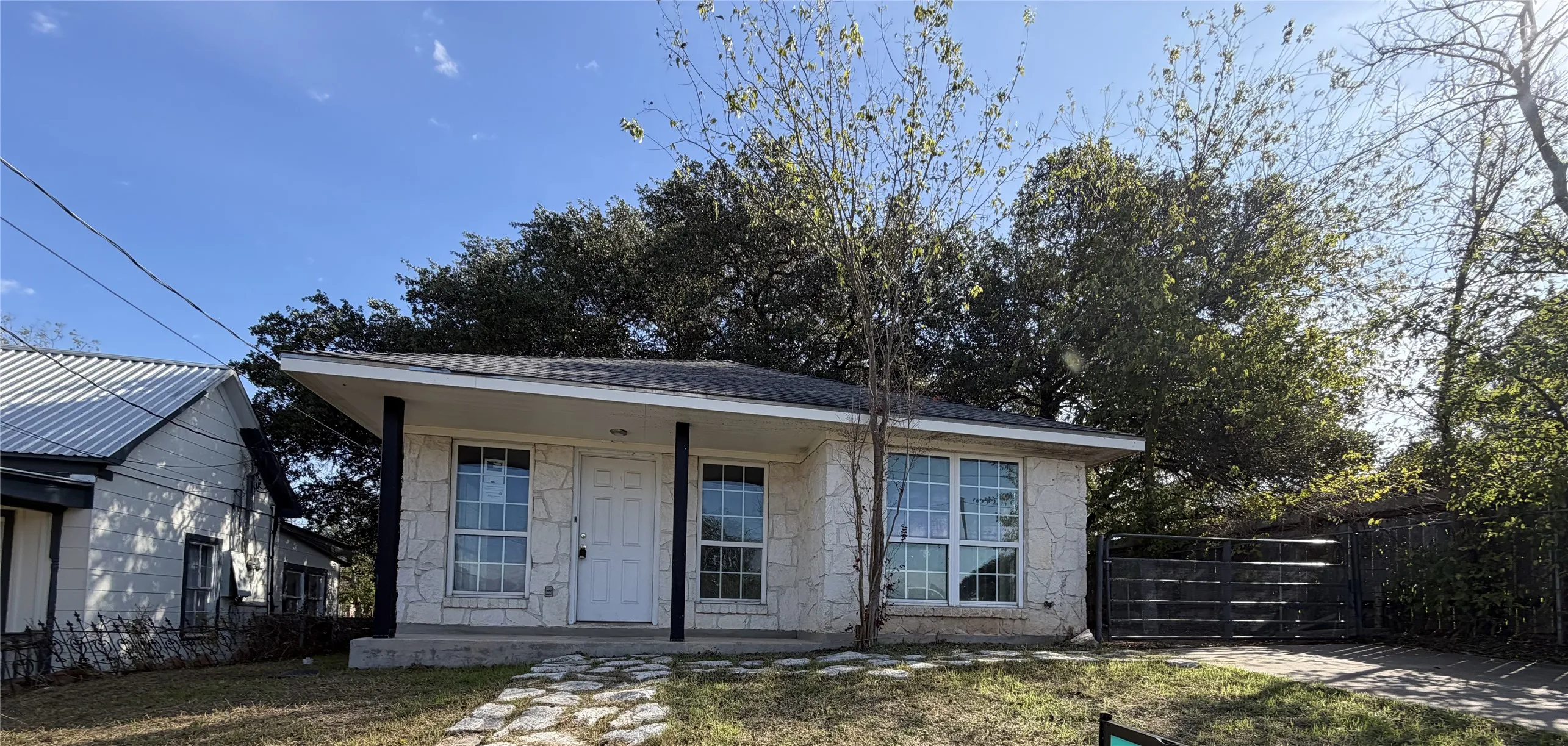 Single Family Residence For Sale in Gillespie County , 207 S Creek Street, Fredericksburg, Texas 78624, 3 Bedrooms, 2 Bathrooms, Garage spaces, 1,659 Sqft, built in 2005, Price $399,900, mls#21342778, Real Estate Agent in Fredericksburg, Homes For Sale in Gillespie county, Homes For Sale in Fredericksburg, Realtor in Fredericksburg Texas, Real Estate Brokerage Independent Realty Texas, Luminita Cordes Realtor
