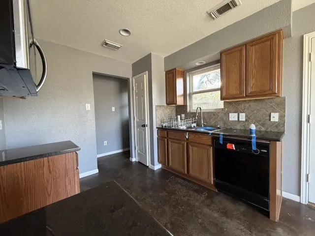 Single Family Residence For Sale in Gillespie County , 207 S Creek Street, Fredericksburg, Texas 78624, 3 Bedrooms, 2 Bathrooms, Garage spaces, 1,659 Sqft, built in 2005, Price $399,900, mls#21342778, Real Estate Agent in Fredericksburg, Homes For Sale in Gillespie county, Homes For Sale in Fredericksburg, Realtor in Fredericksburg Texas, Real Estate Brokerage Independent Realty Texas, Luminita Cordes Realtor
