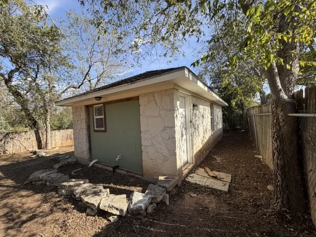 Single Family Residence For Sale in Gillespie County , 207 S Creek Street, Fredericksburg, Texas 78624, 3 Bedrooms, 2 Bathrooms, Garage spaces, 1,659 Sqft, built in 2005, Price $399,900, mls#21342778, Real Estate Agent in Fredericksburg, Homes For Sale in Gillespie county, Homes For Sale in Fredericksburg, Realtor in Fredericksburg Texas, Real Estate Brokerage Independent Realty Texas, Luminita Cordes Realtor