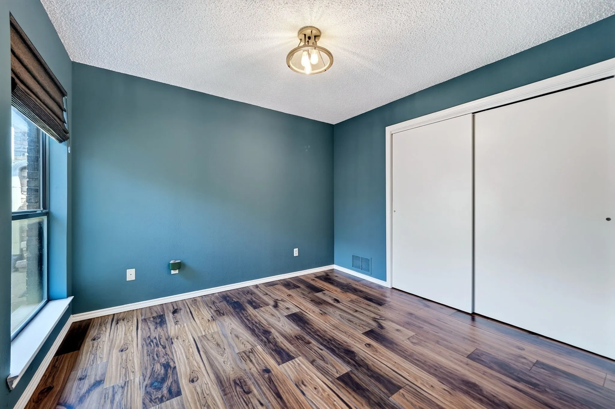 Single Family Residence For Sale in Dallas County , 806 Oakway Court, Richardson, Texas 75081, 3 Bedroom, 3 Bathroom, 2 Garage spaces, 2,100 Sqft, built in 1983, mls#21342703, Real Estate Agent in Richardson, Homes For Sale in Dallas county, Homes For Sale in Richardson, Realtor in Richardson Texas, Real Estate Brokerage Independent Realty Texas, Luminita Cordes Realtor