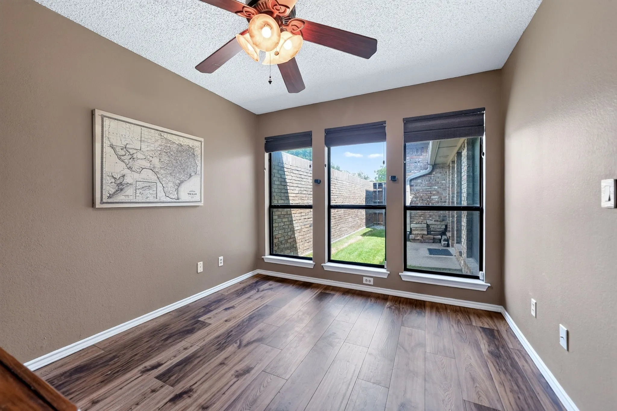 Single Family Residence For Sale in Dallas County , 806 Oakway Court, Richardson, Texas 75081, 3 Bedroom, 3 Bathroom, 2 Garage spaces, 2,100 Sqft, built in 1983, mls#21342703, Real Estate Agent in Richardson, Homes For Sale in Dallas county, Homes For Sale in Richardson, Realtor in Richardson Texas, Real Estate Brokerage Independent Realty Texas, Luminita Cordes Realtor